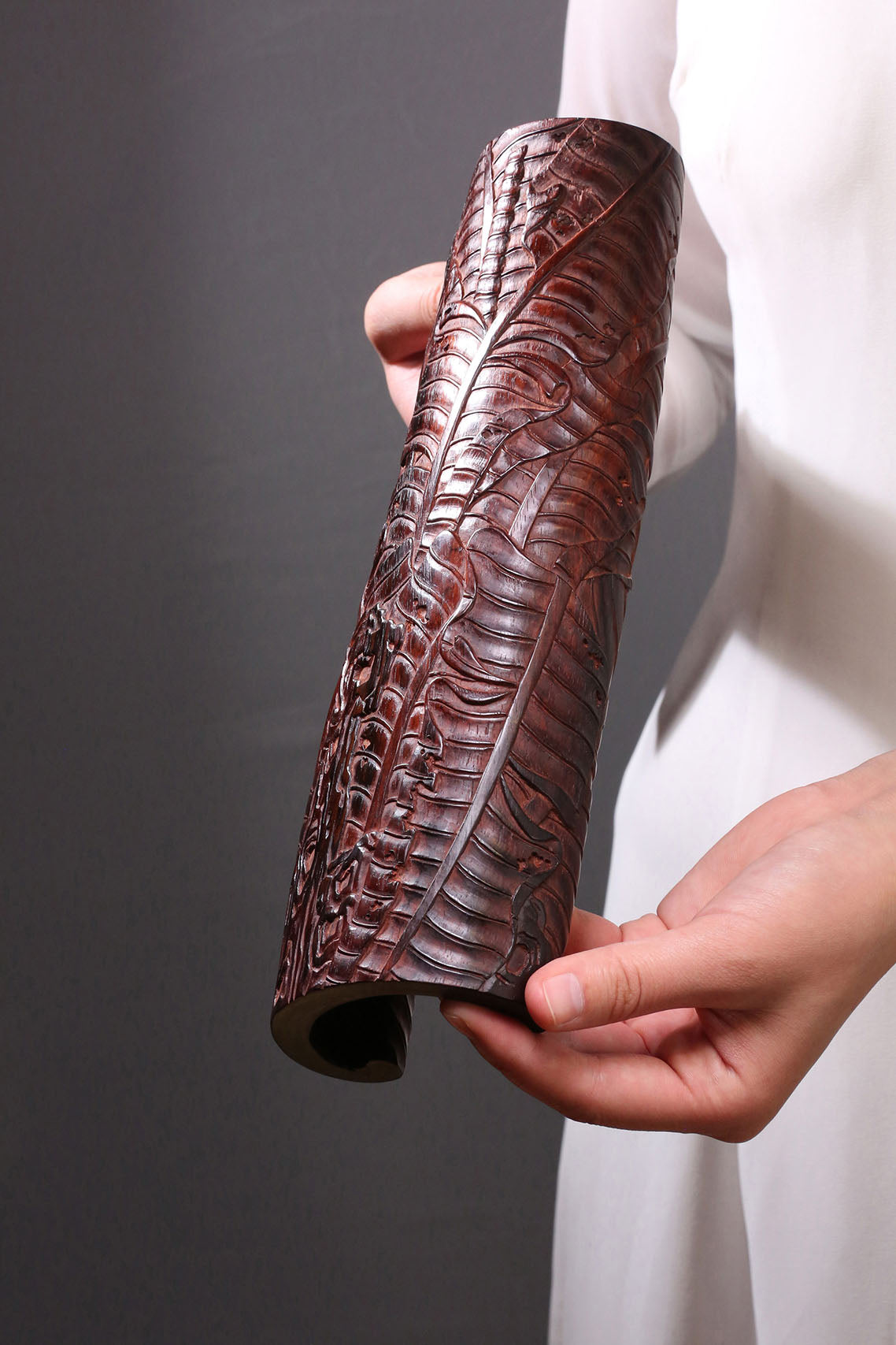 海南黄花梨雕芭蕉叶臂格