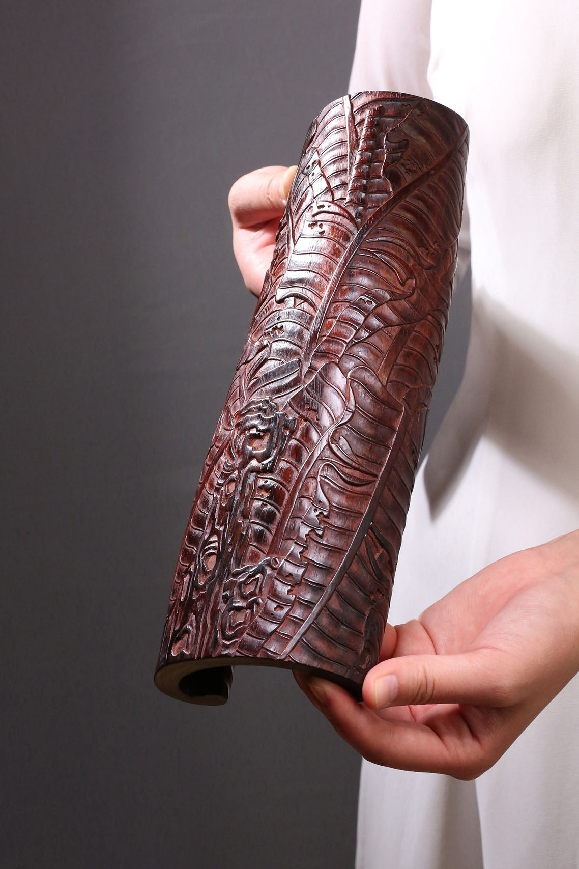 海南黄花梨雕芭蕉叶臂格