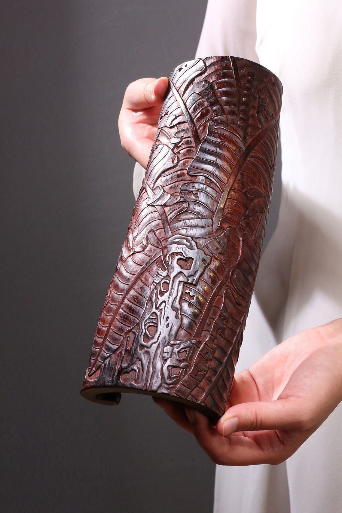 海南黄花梨雕芭蕉叶臂格