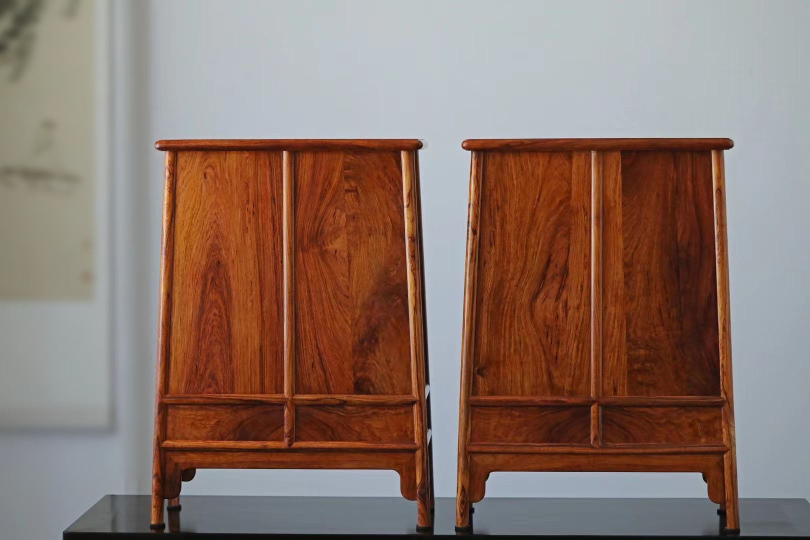 黄花梨圆角案上茶边柜