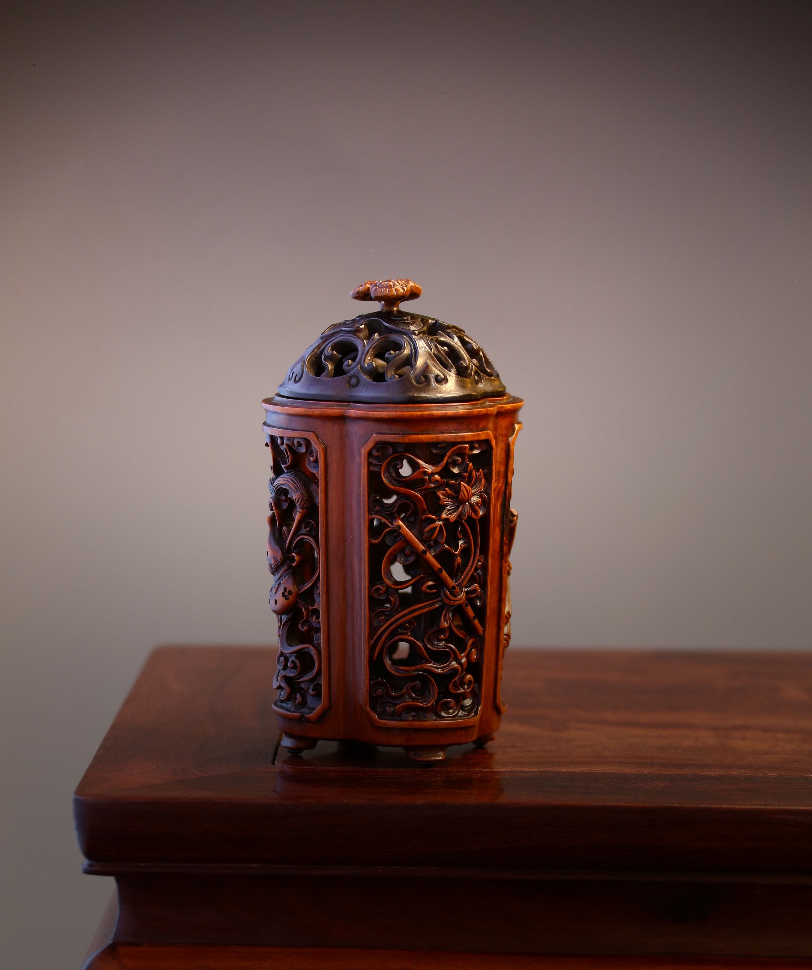 黄杨木雕暗八仙熏炉