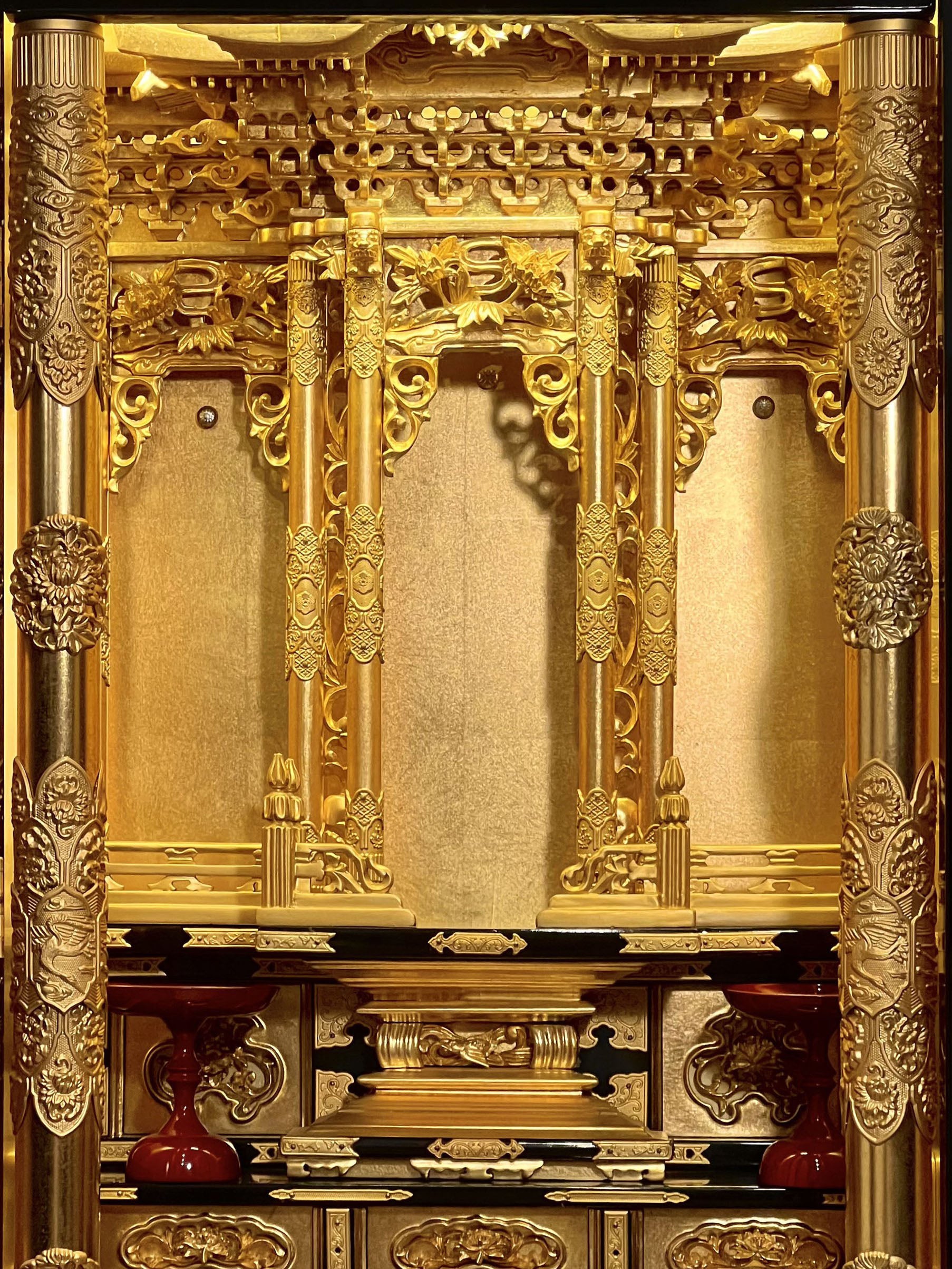 Lacquered and gold-carved crane and flower balustrade Buddhist niche