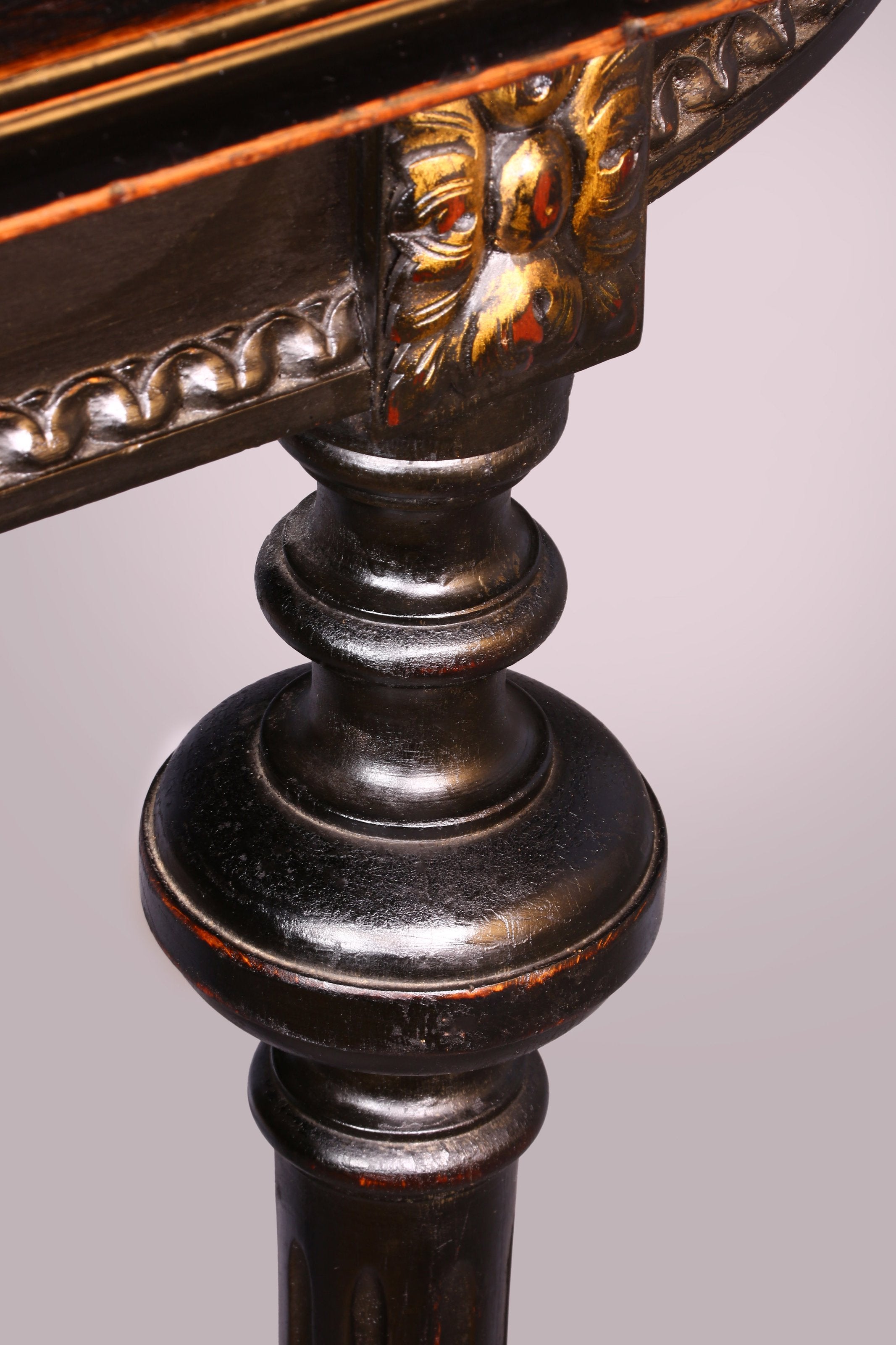 19th-century British four-legged tea table
