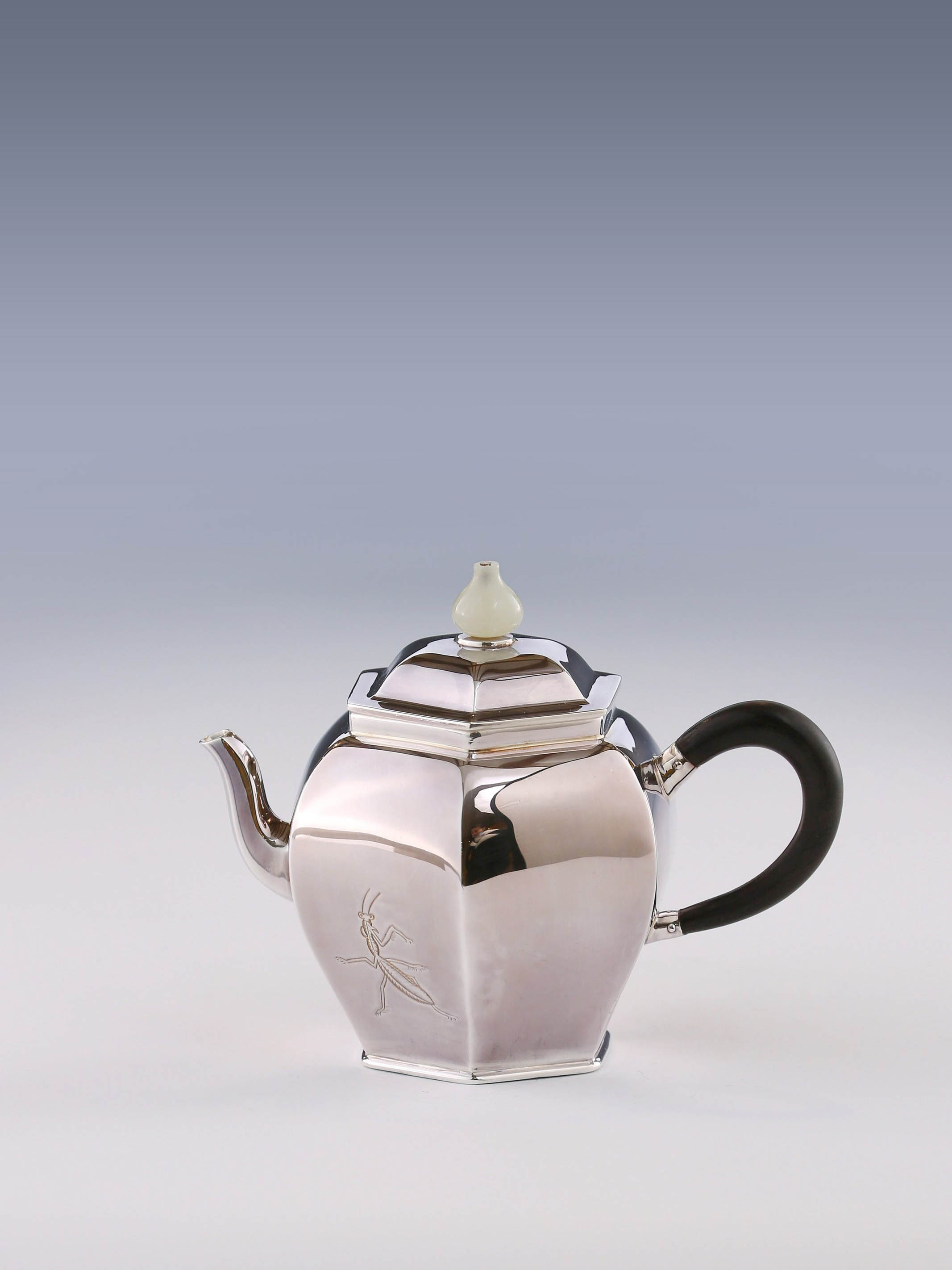 精雕枇杷六方宫灯