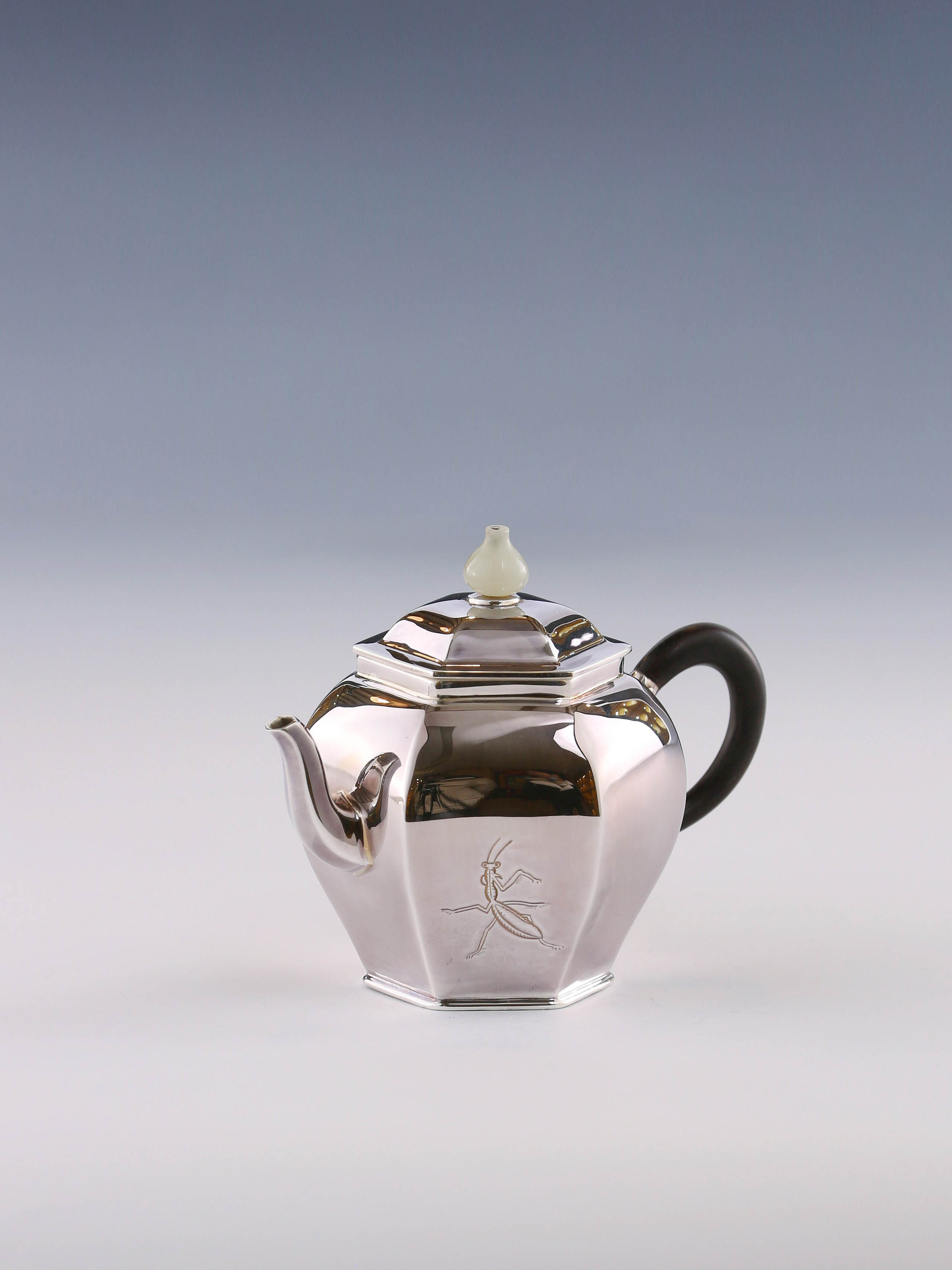 精雕枇杷六方宫灯