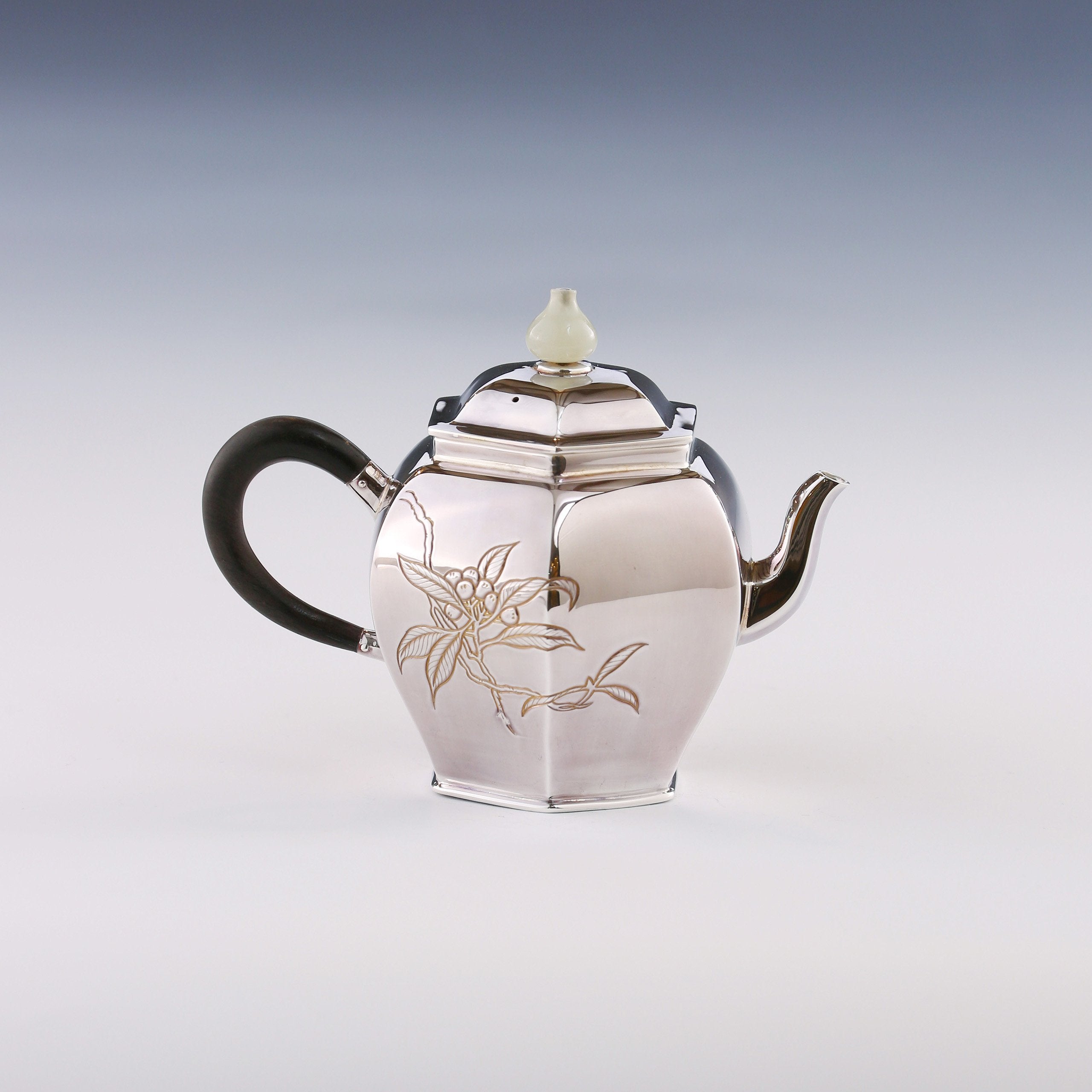 精雕枇杷六方宫灯