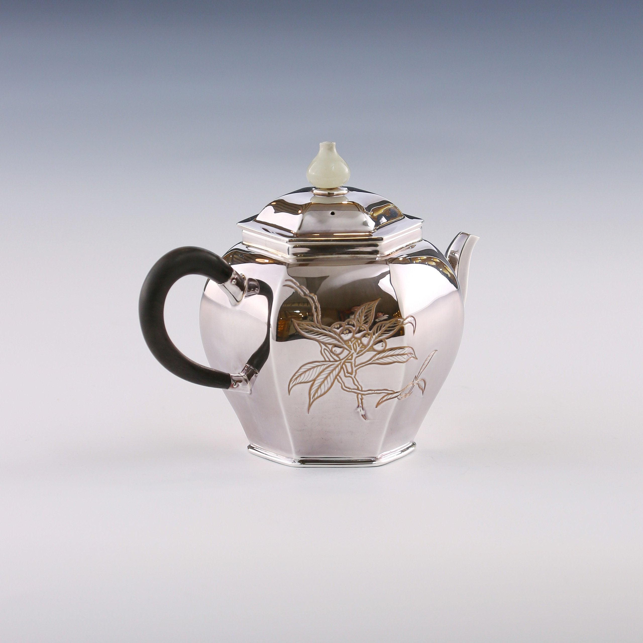 精雕枇杷六方宫灯