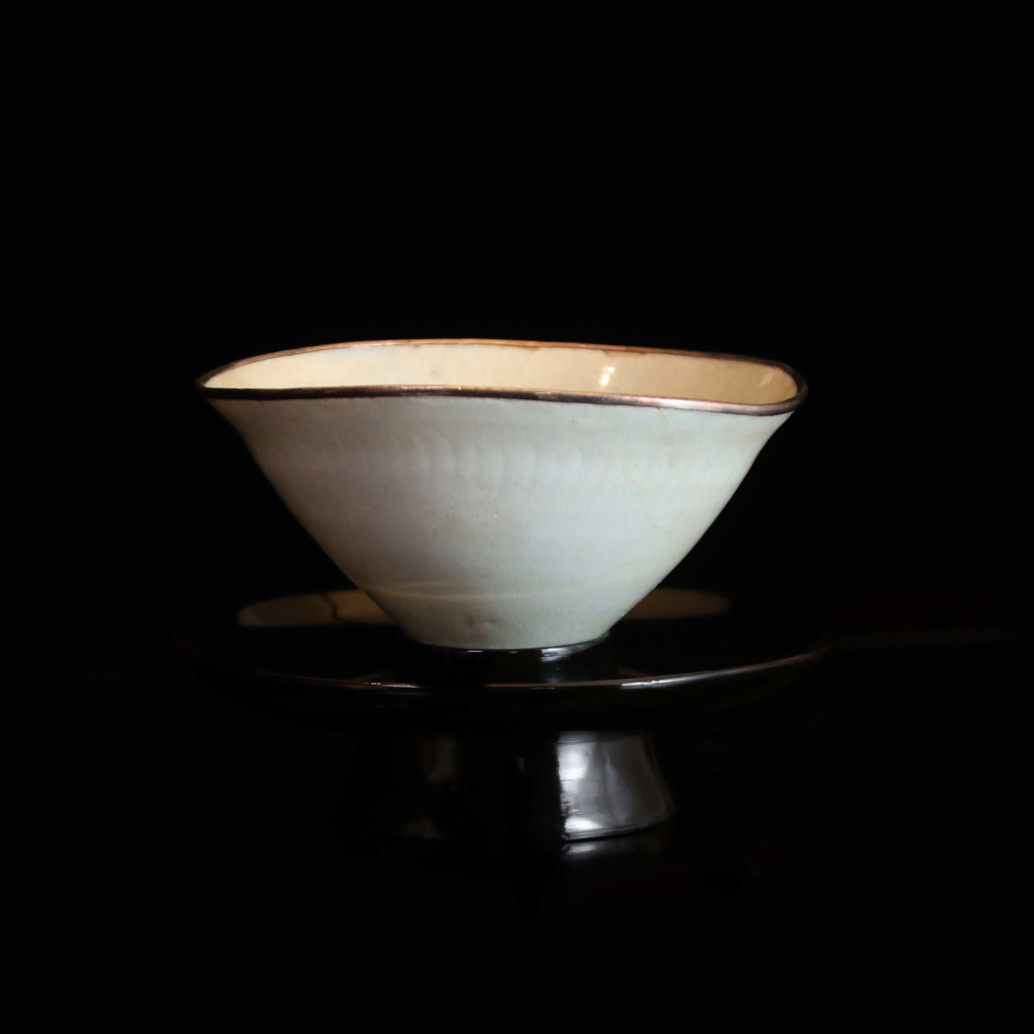 A Pair of Reproduced Hutian Kiln Conical Bowls with Kintsugi Repair (with Lacquer Stands)