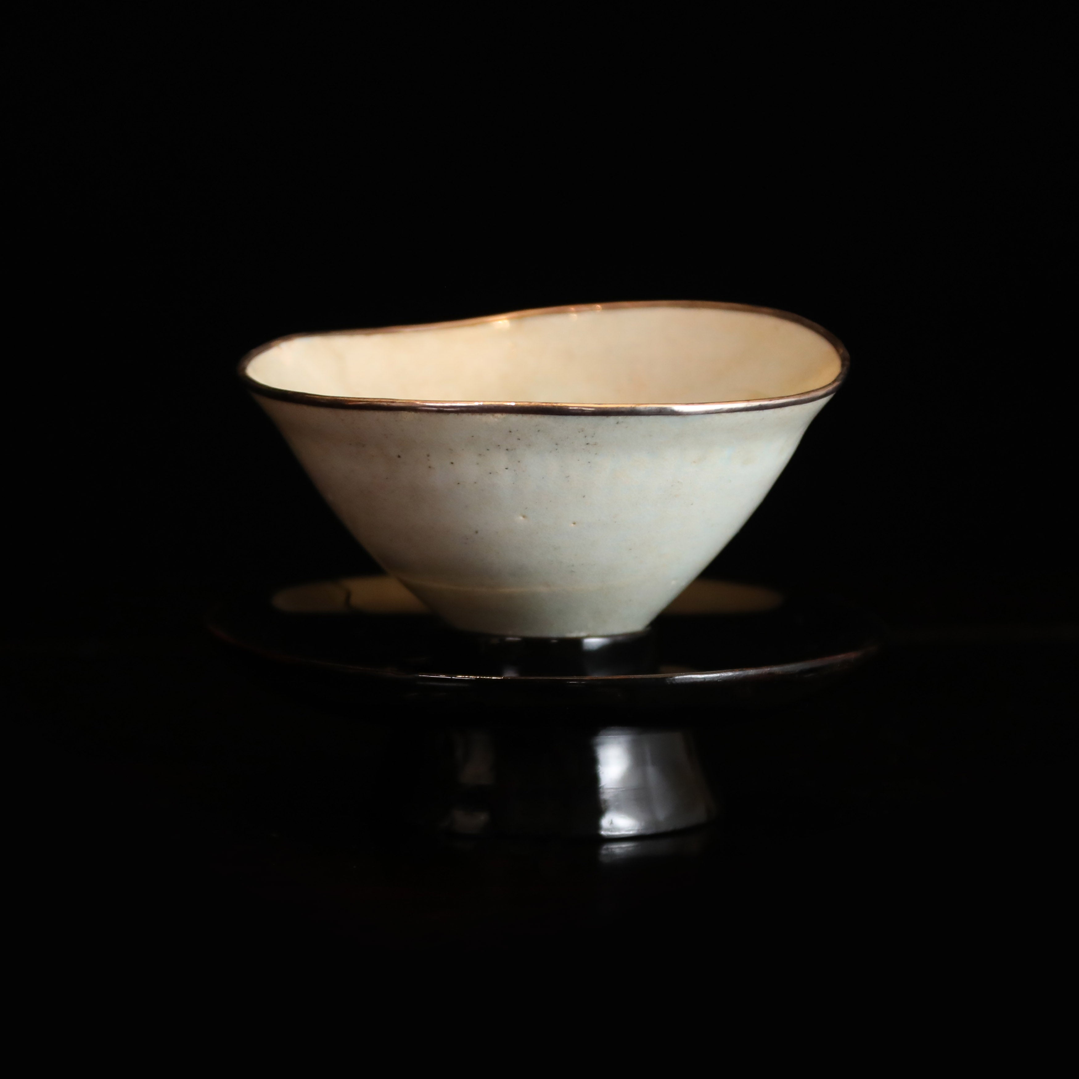 A Pair of Reproduced Hutian Kiln Conical Bowls with Kintsugi Repair (with Lacquer Stands)