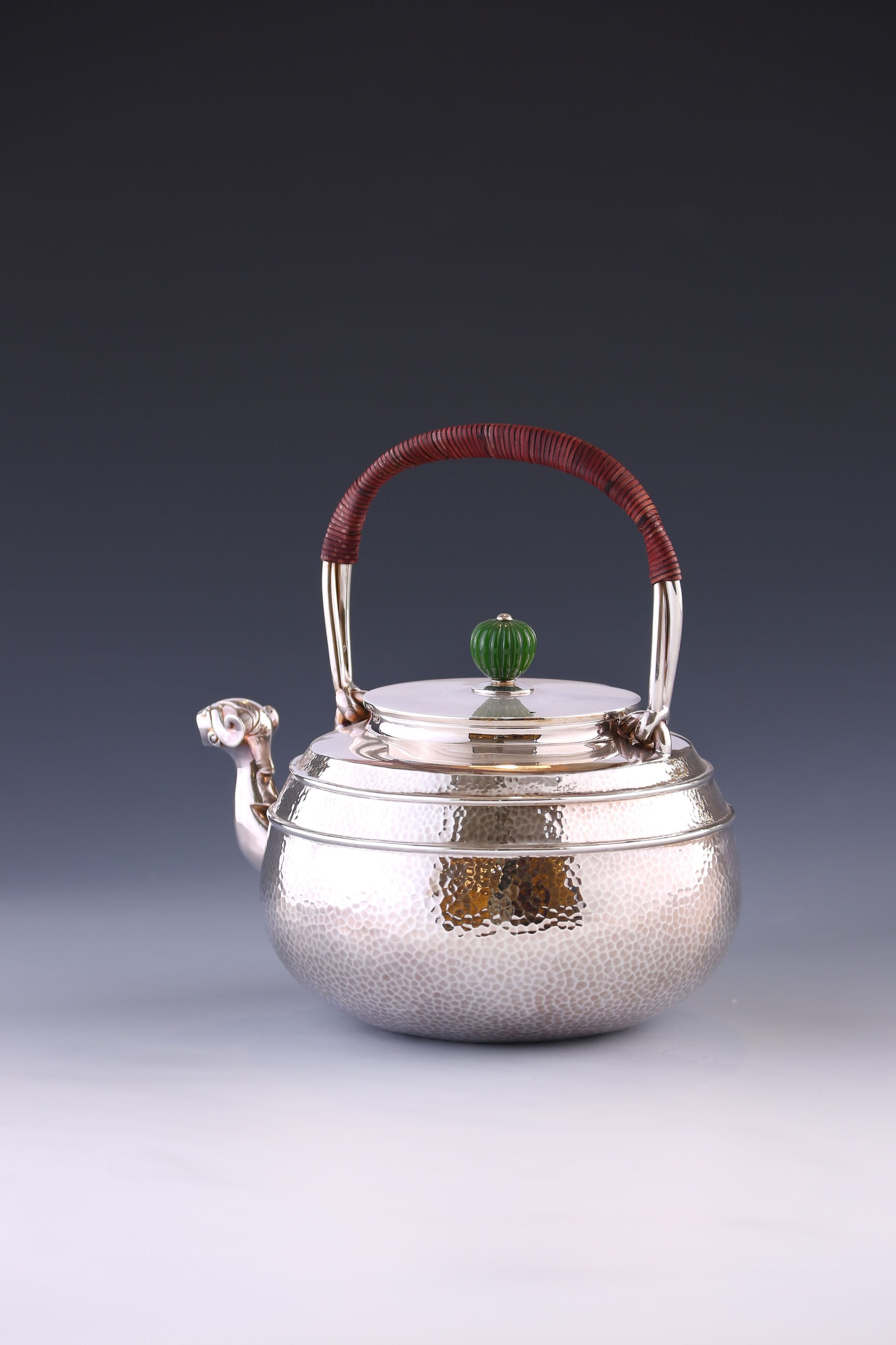 菊花玉摘兽口银壶