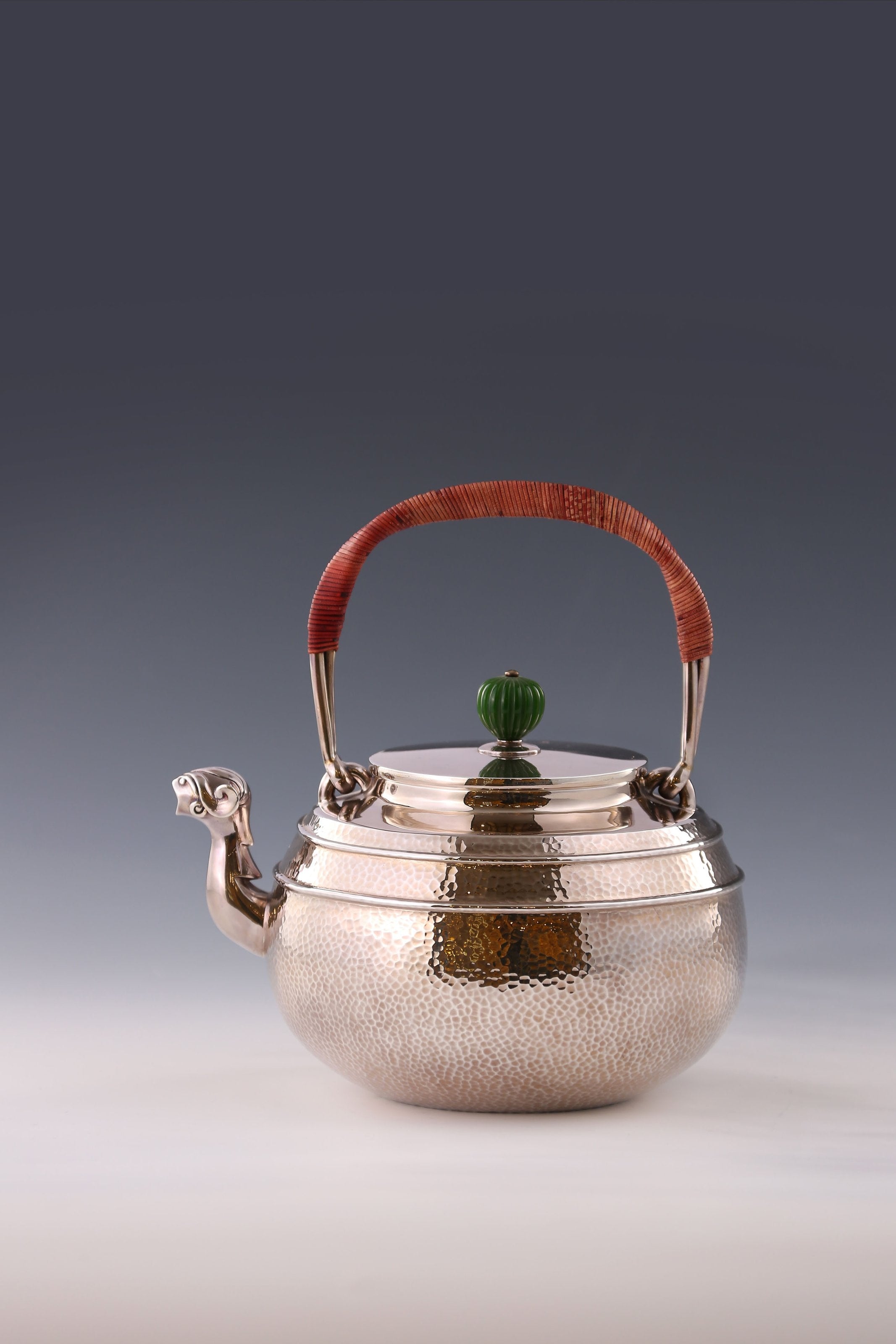 菊花玉摘兽口银壶