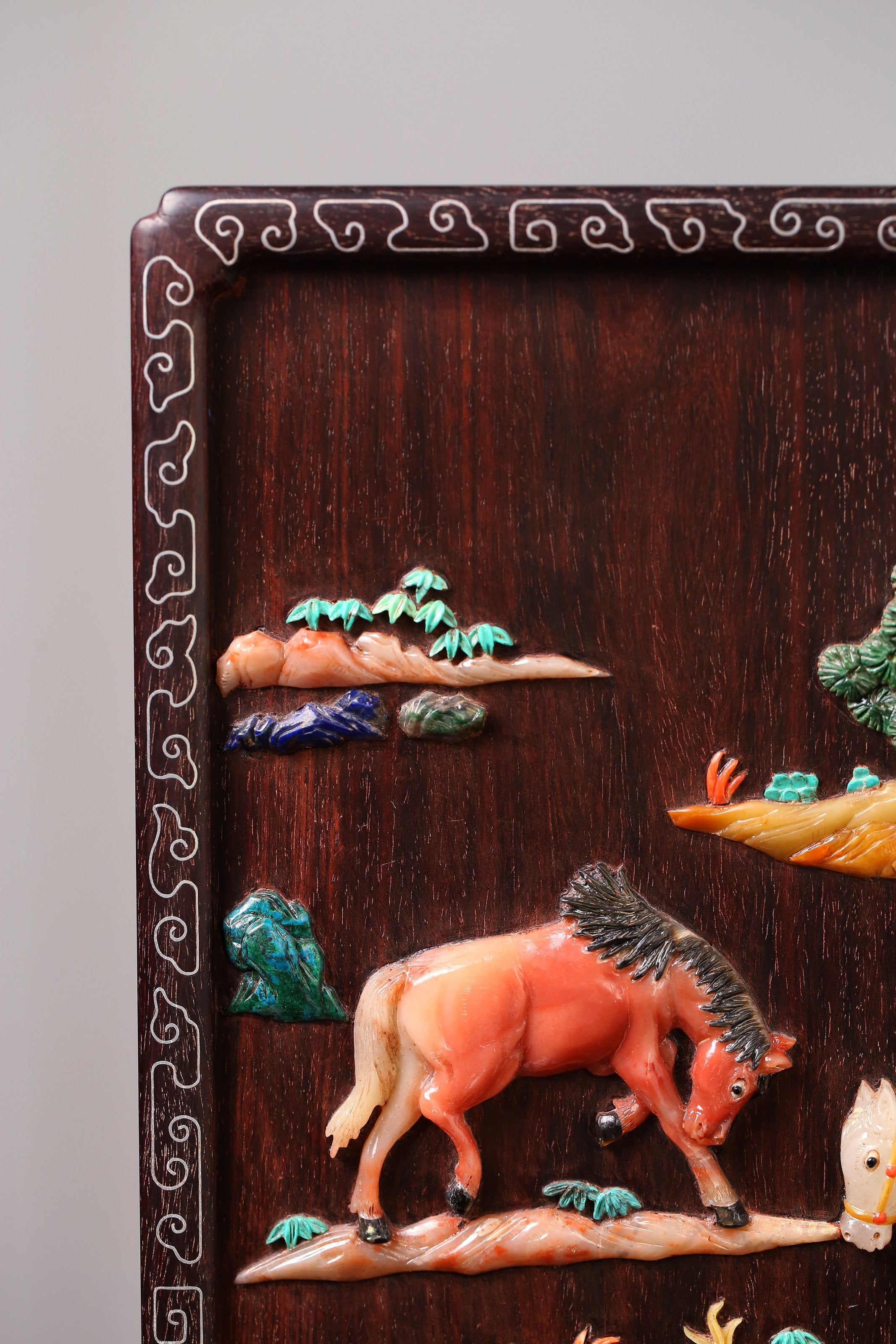 紫檀百宝嵌骏马掐银丝插屏