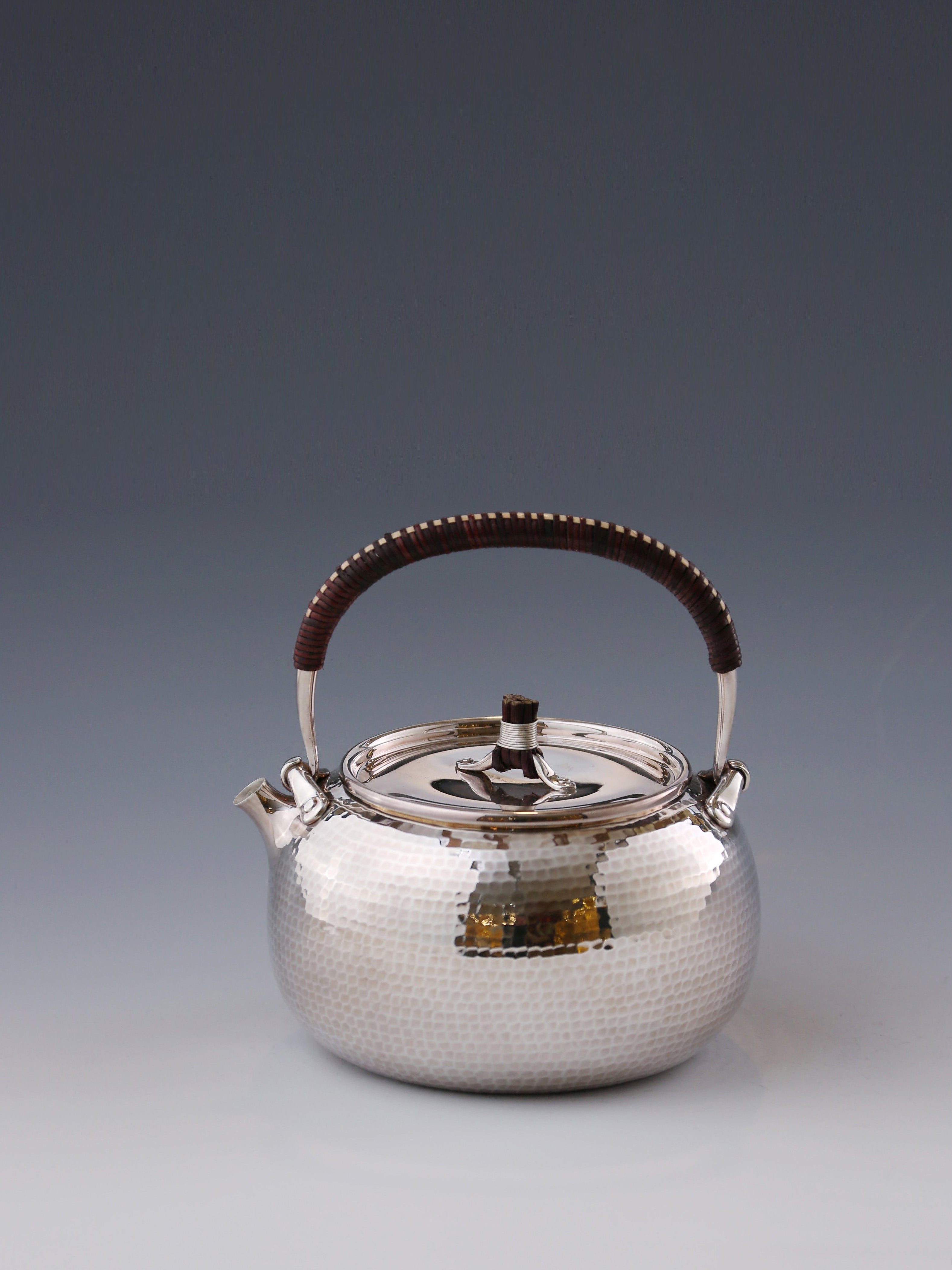 A pure silver ewer with hammered patterns.