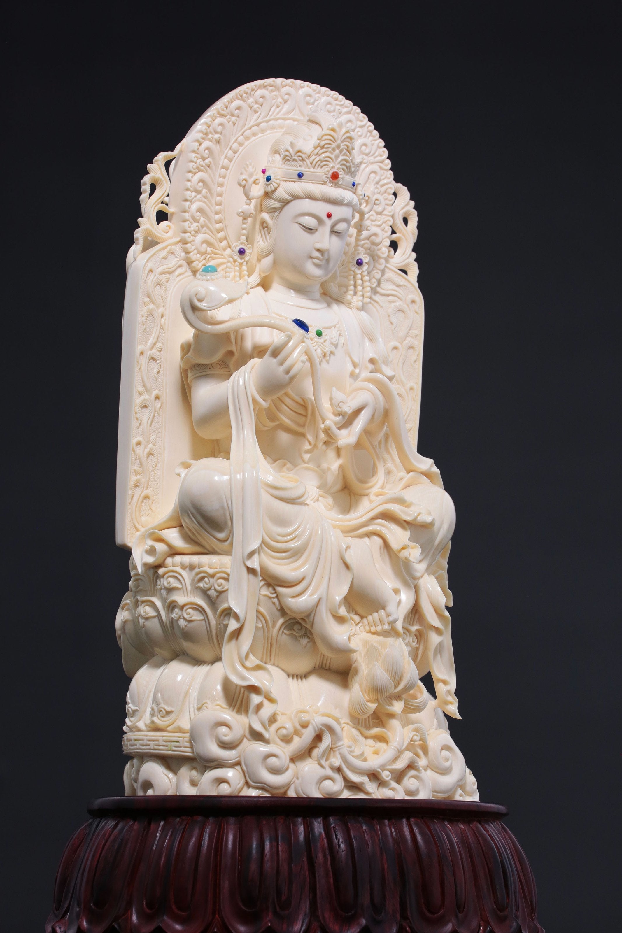 Ruyi Guanyin (seated)