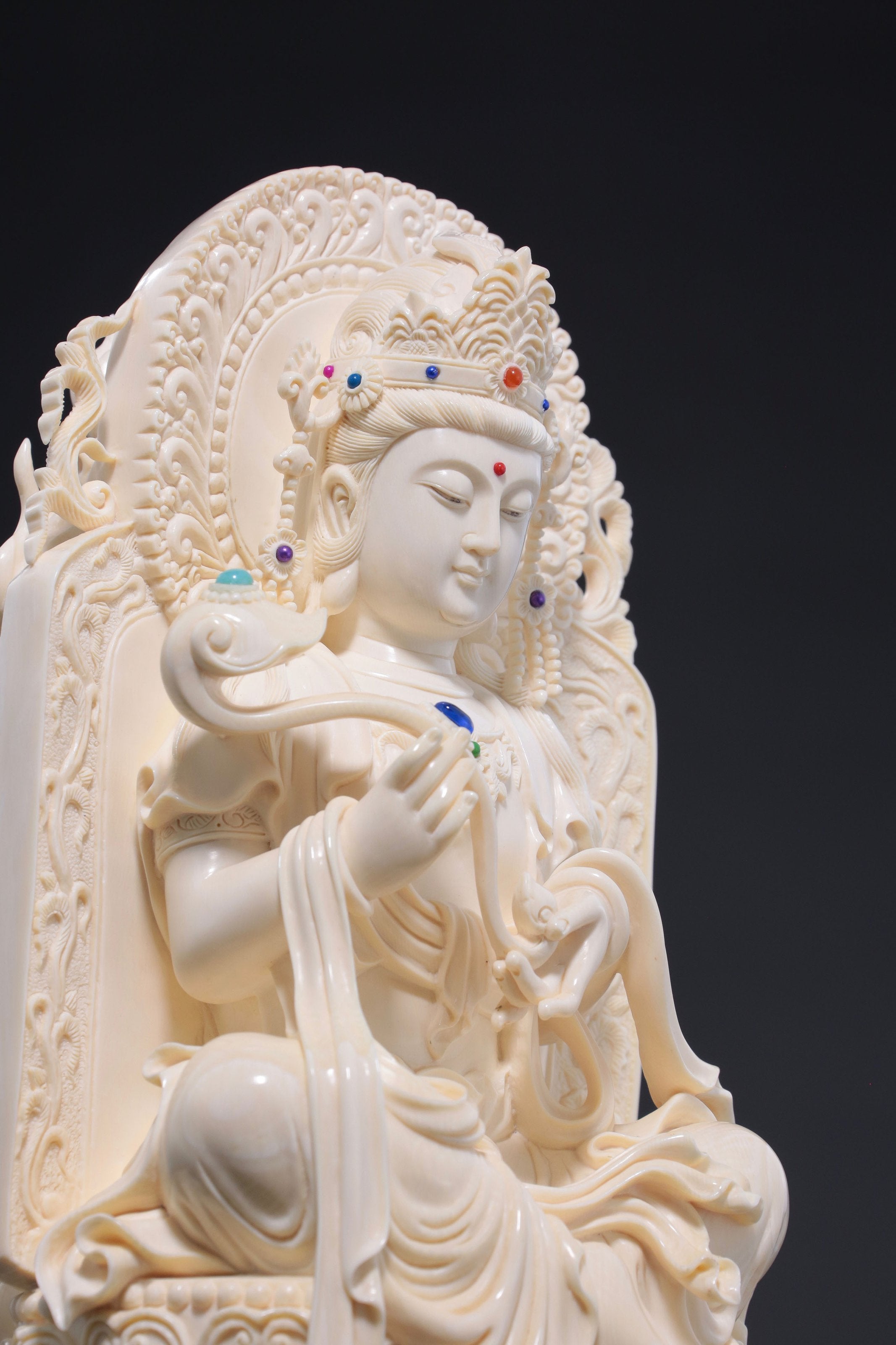 Ruyi Guanyin (seated)