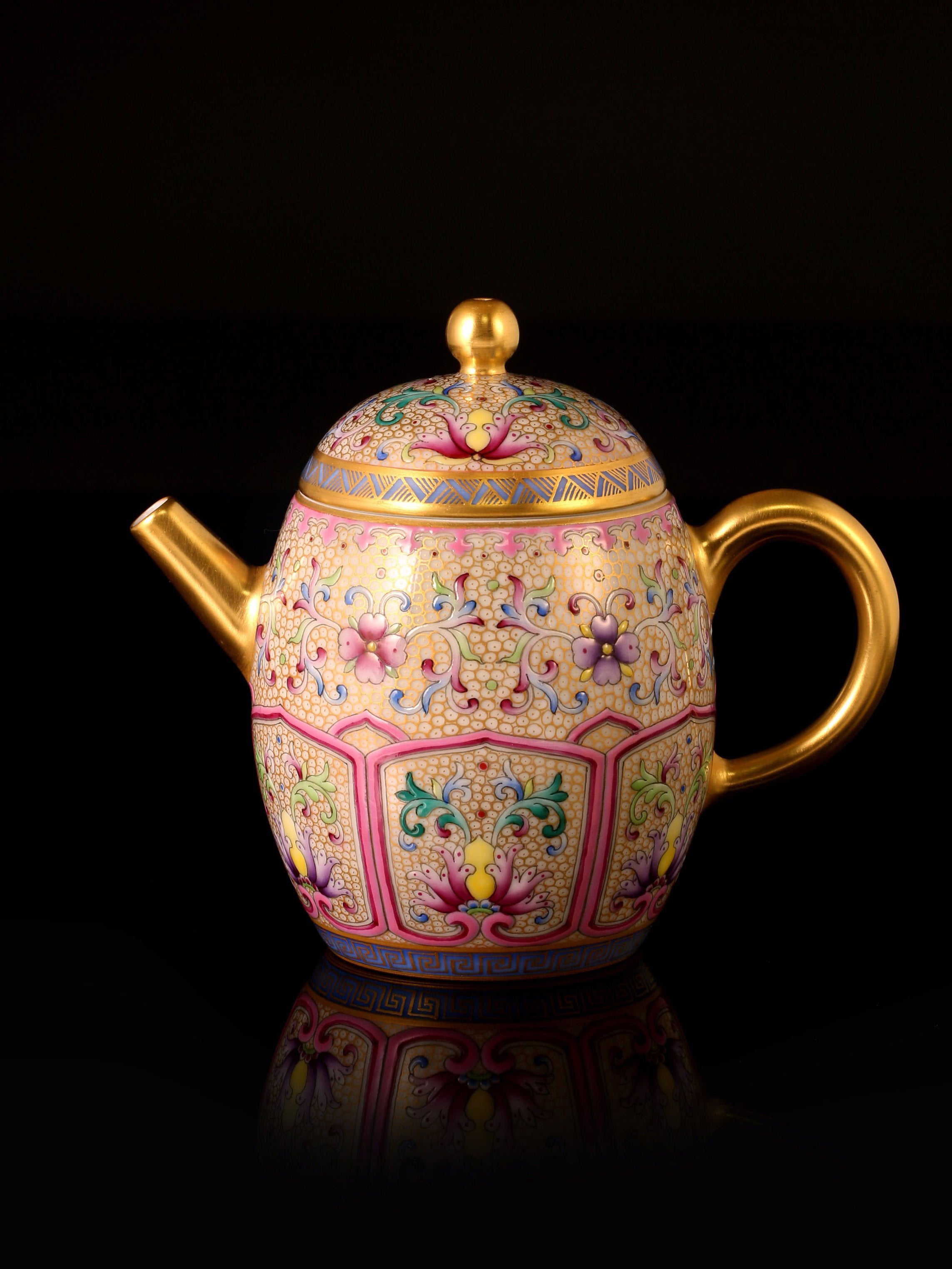 Enamel Beauty Shoulder Teapot with Lotus Motif