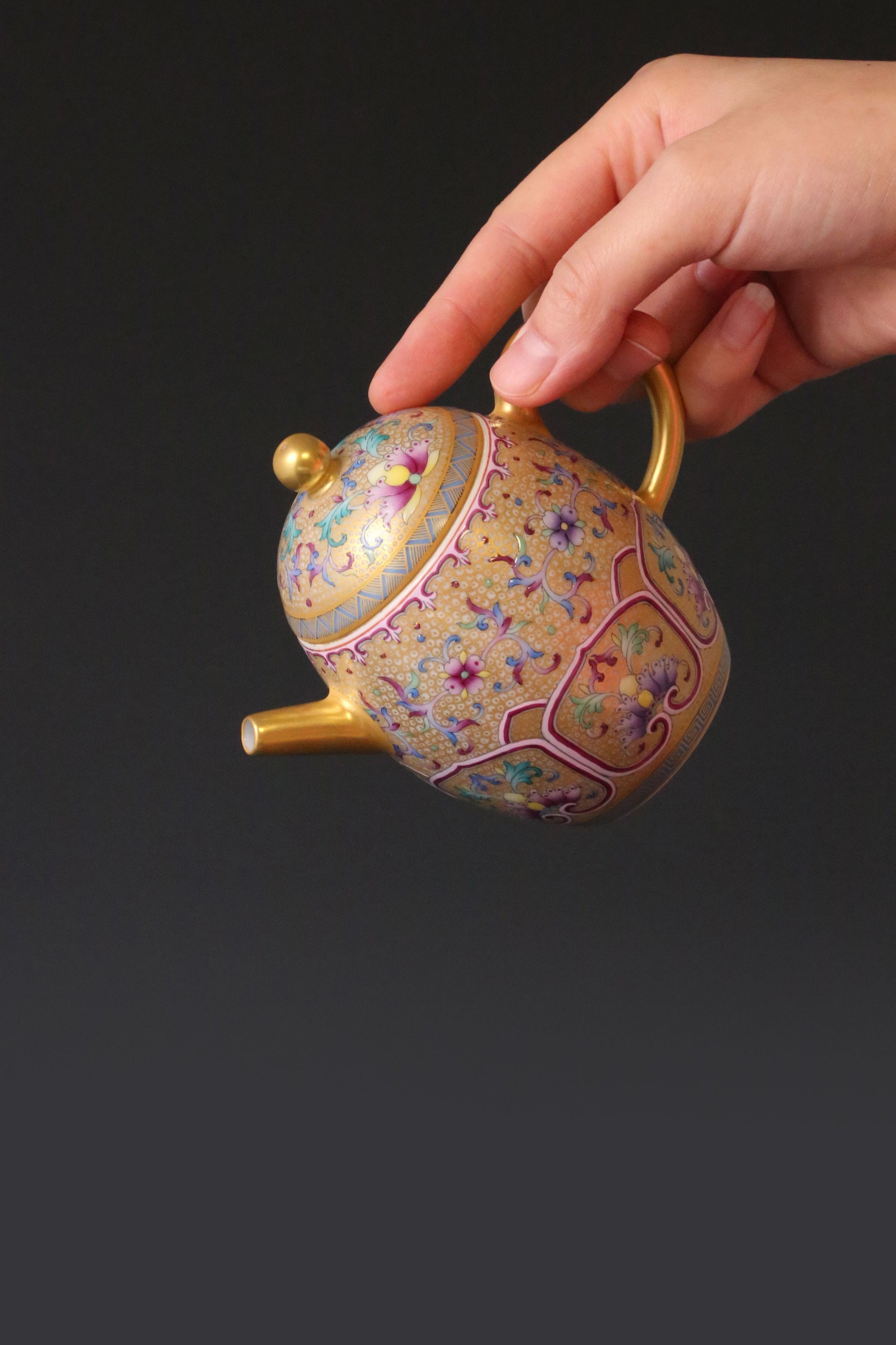 Enamel Beauty Shoulder Teapot with Lotus Motif