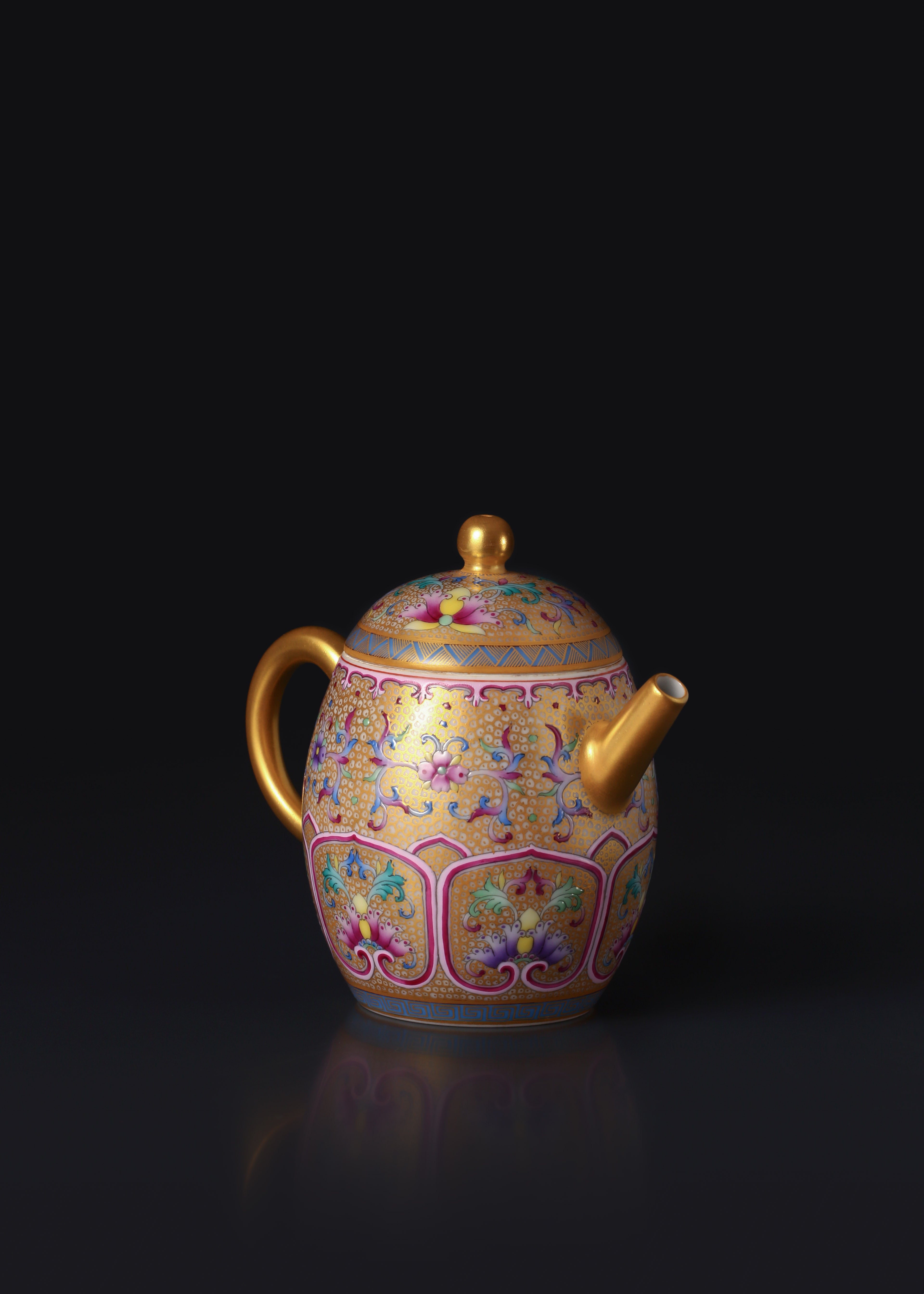 Enamel Beauty Shoulder Teapot with Lotus Motif
