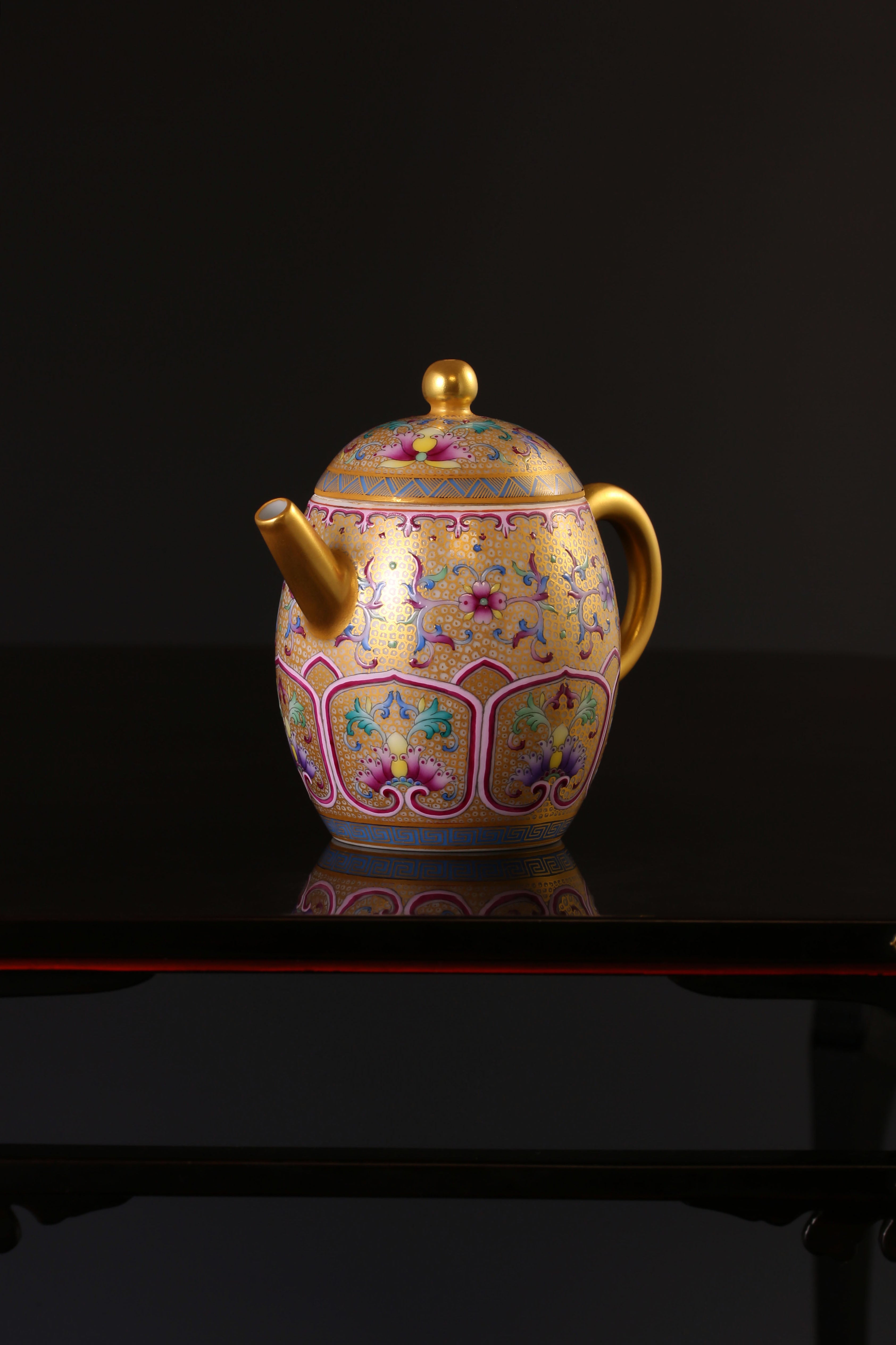 Enamel Beauty Shoulder Teapot with Lotus Motif