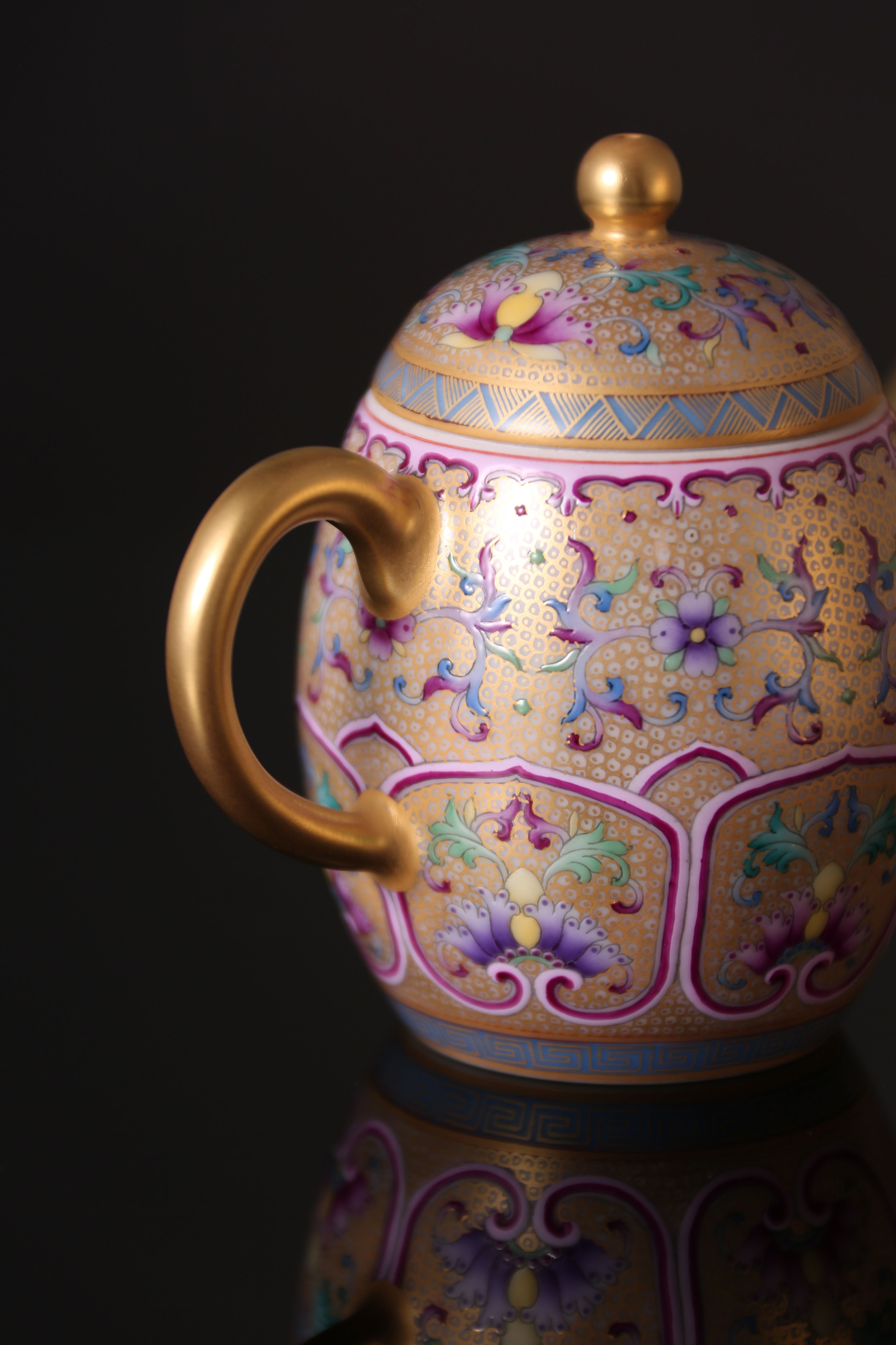 Enamel Beauty Shoulder Teapot with Lotus Motif