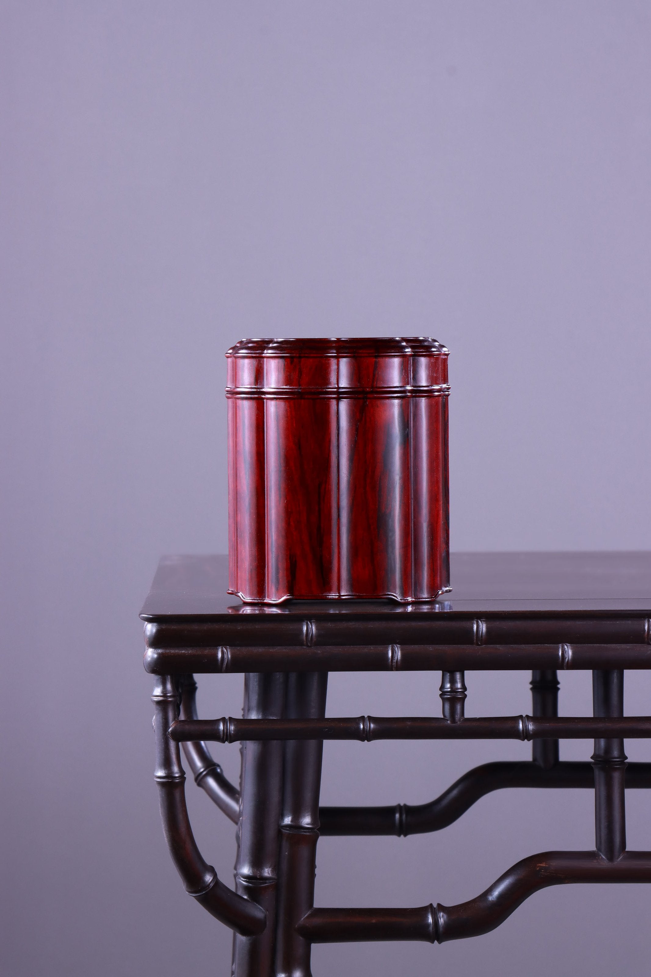 小叶紫檀菱花口茶叶罐