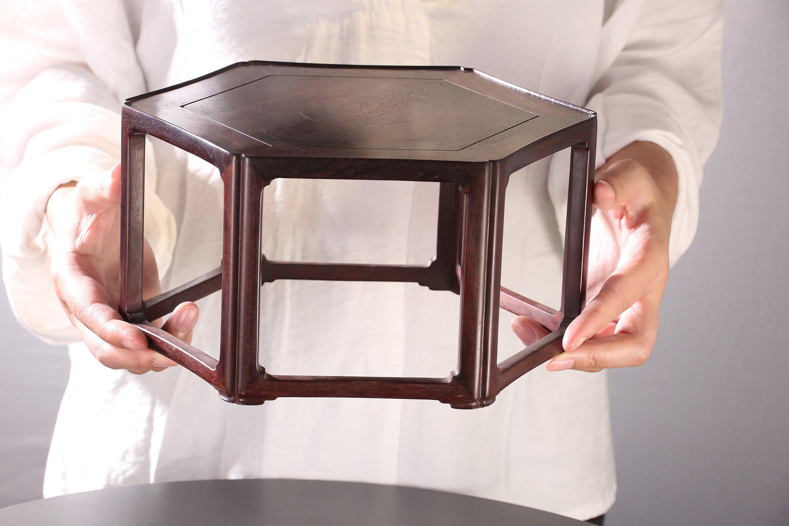 小叶紫檀六角文玩座