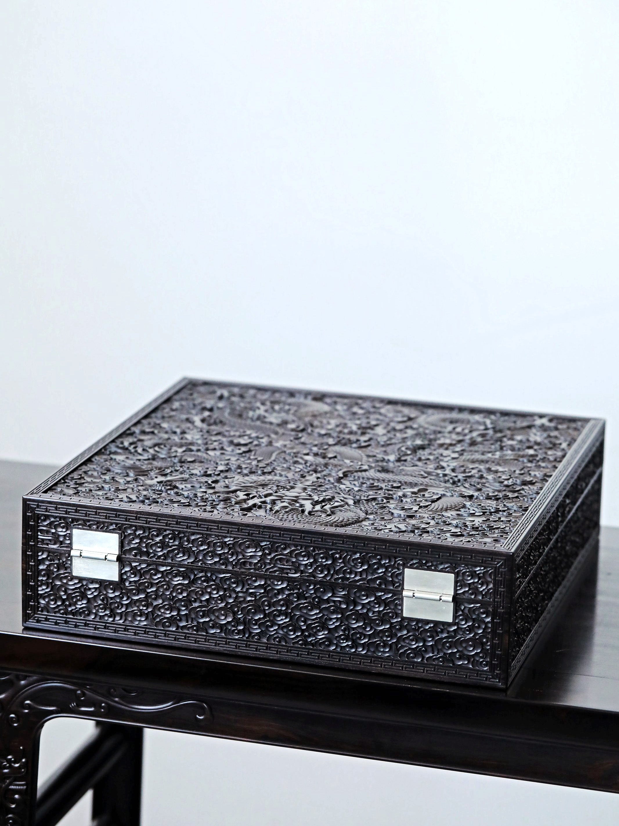 紫光檀龙腾万里满雕茶盒