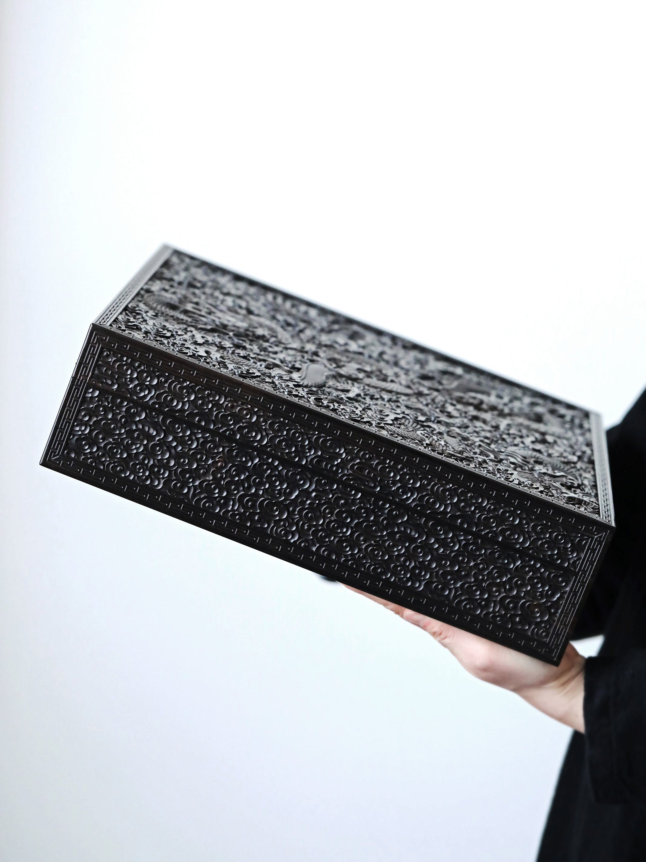 紫光檀龙腾万里满雕茶盒