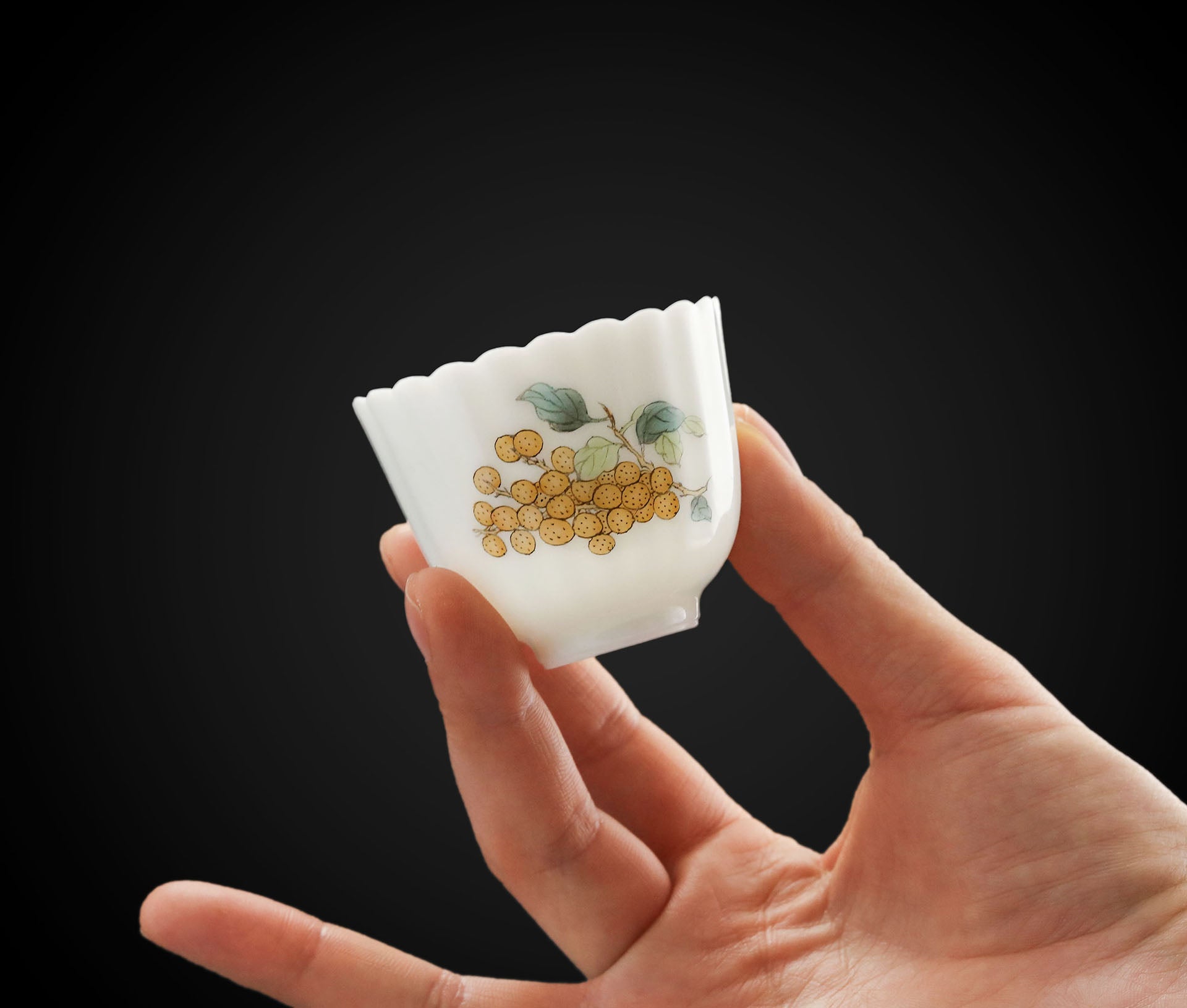 多子多福粉彩品茗杯