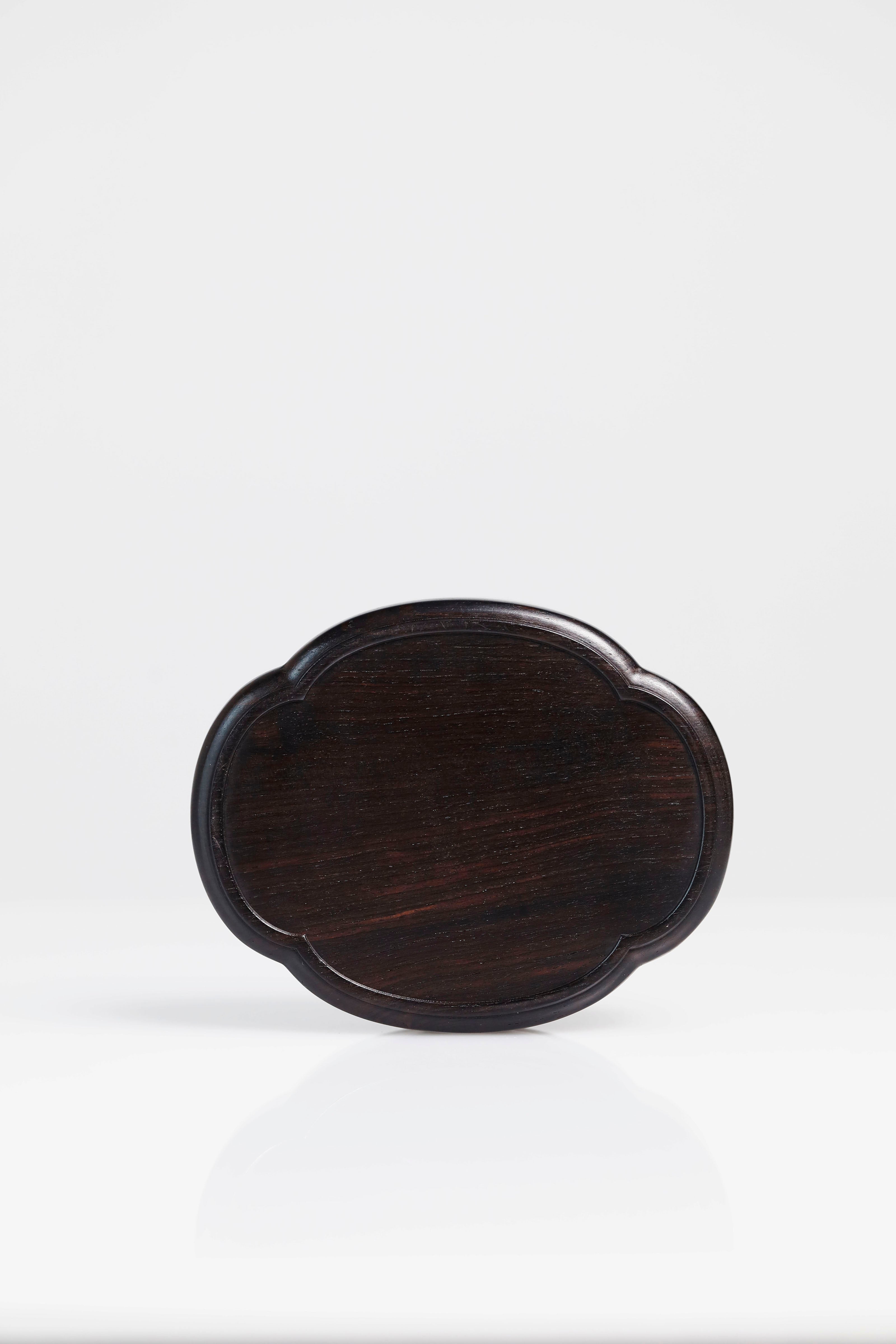 紫光檀镂空梅花形整木制香盒