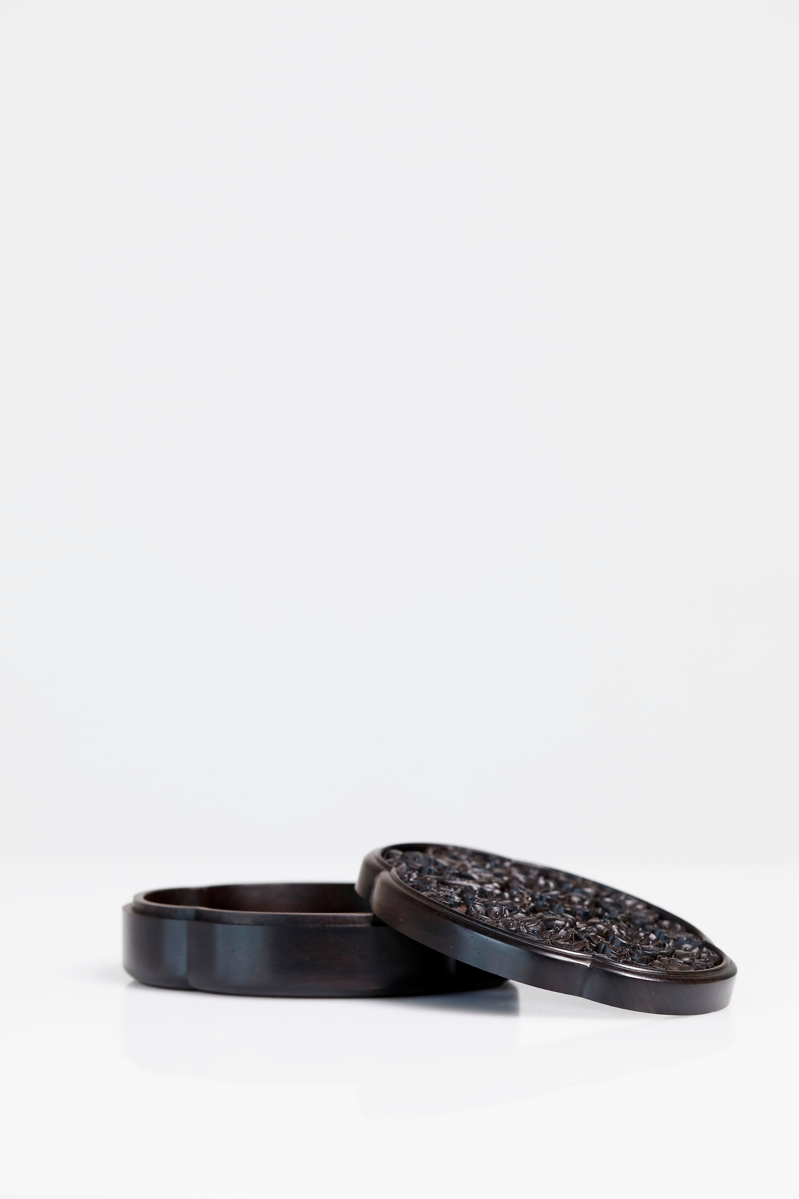 紫光檀镂空梅花形整木制香盒