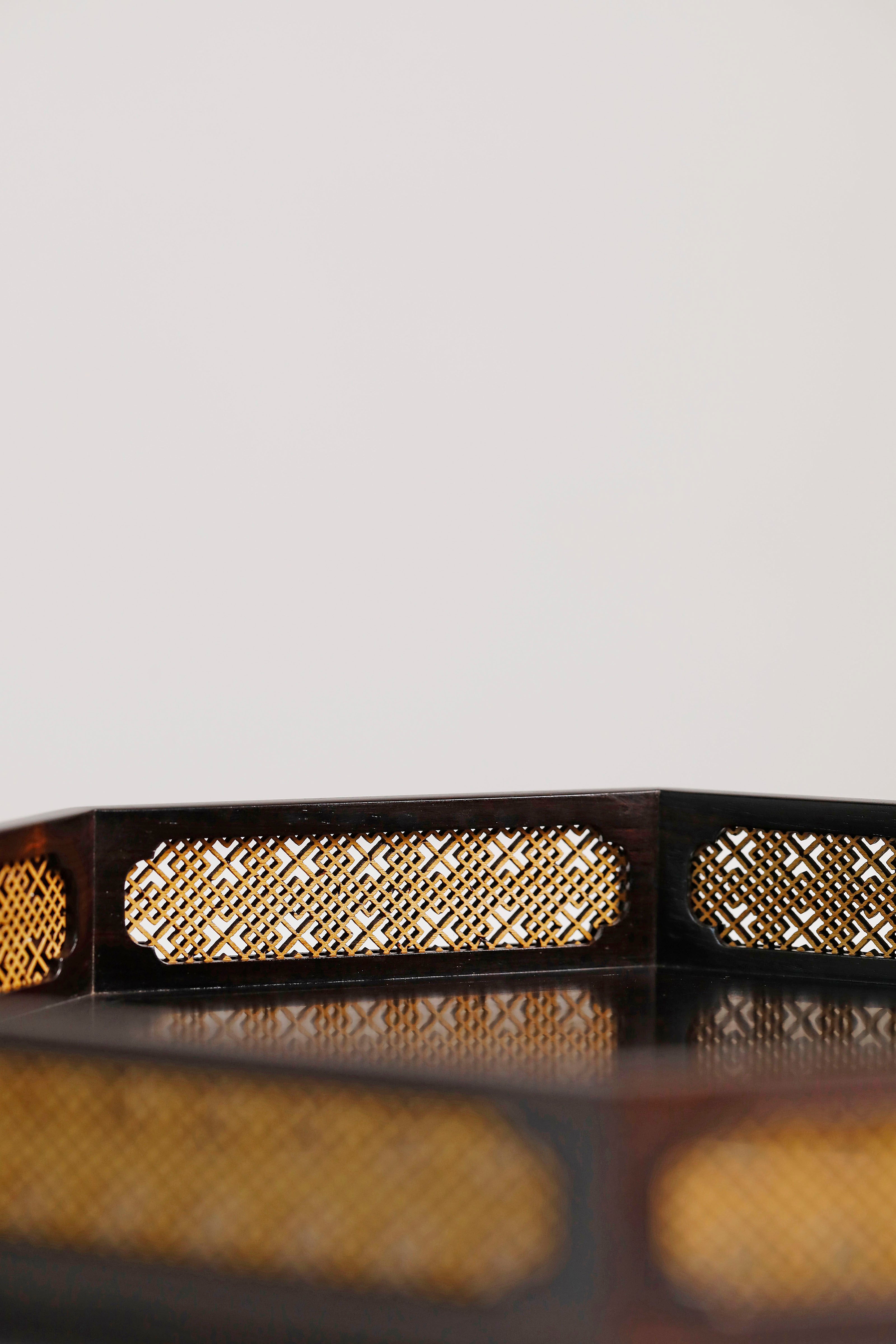 紫光檀嵌黄杨木编织窗格纹八角茶盘