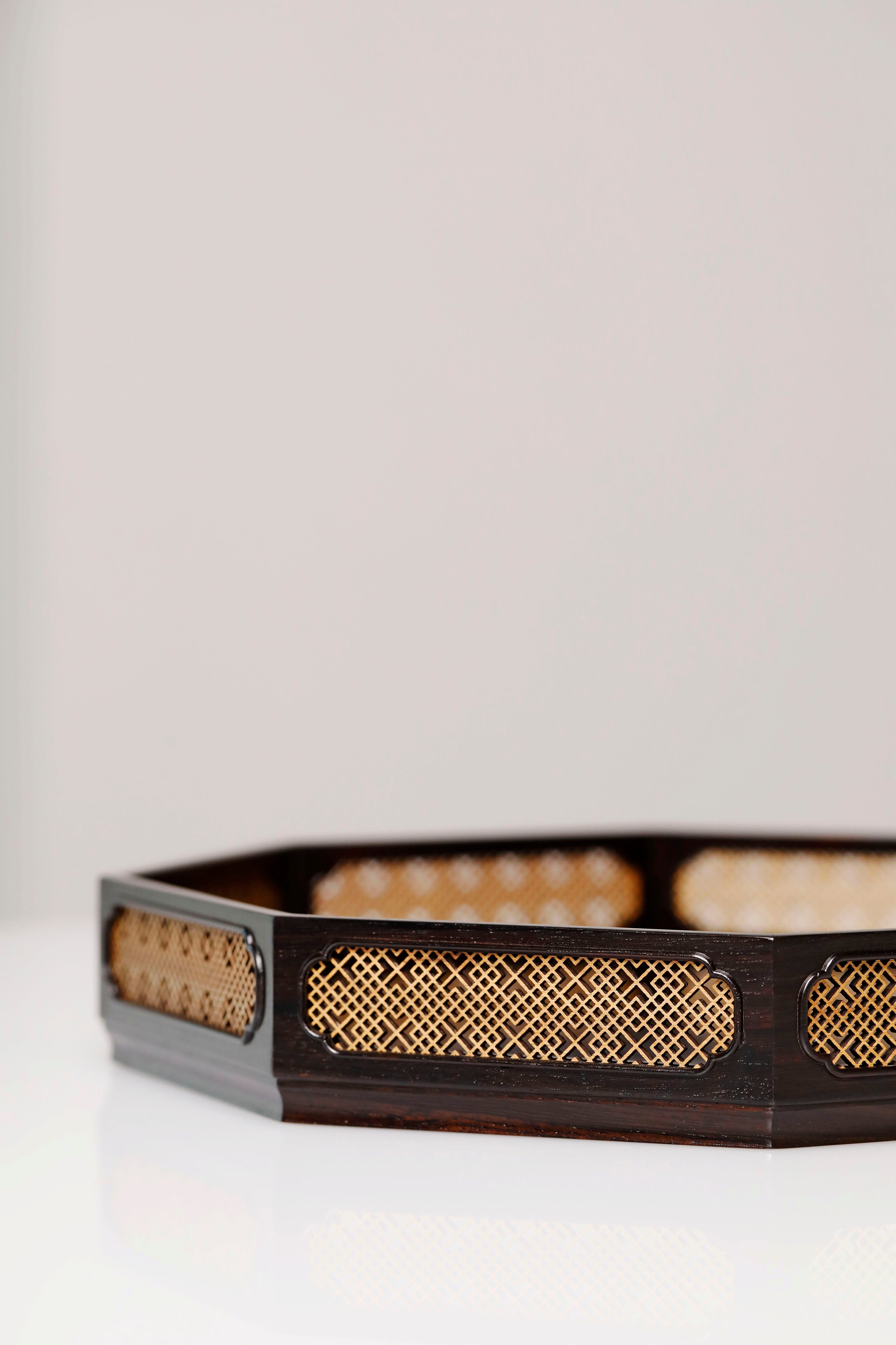 紫光檀嵌黄杨木编织窗格纹八角茶盘