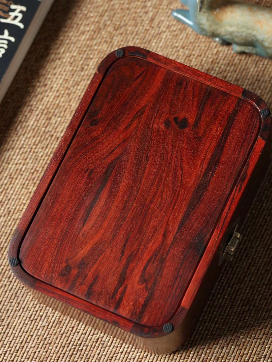 小叶紫檀凤穿牡丹茶盒