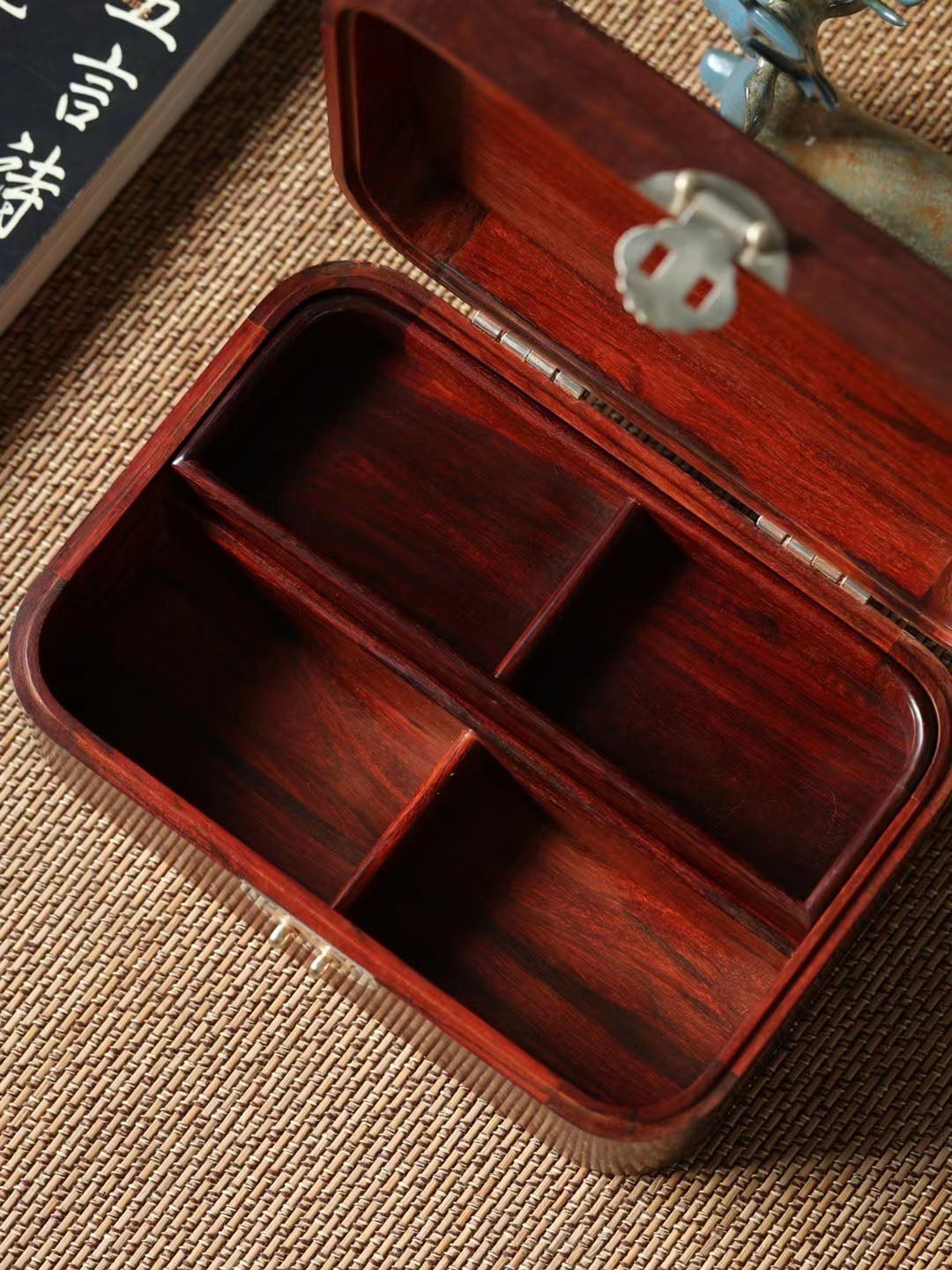 小叶紫檀凤穿牡丹茶盒