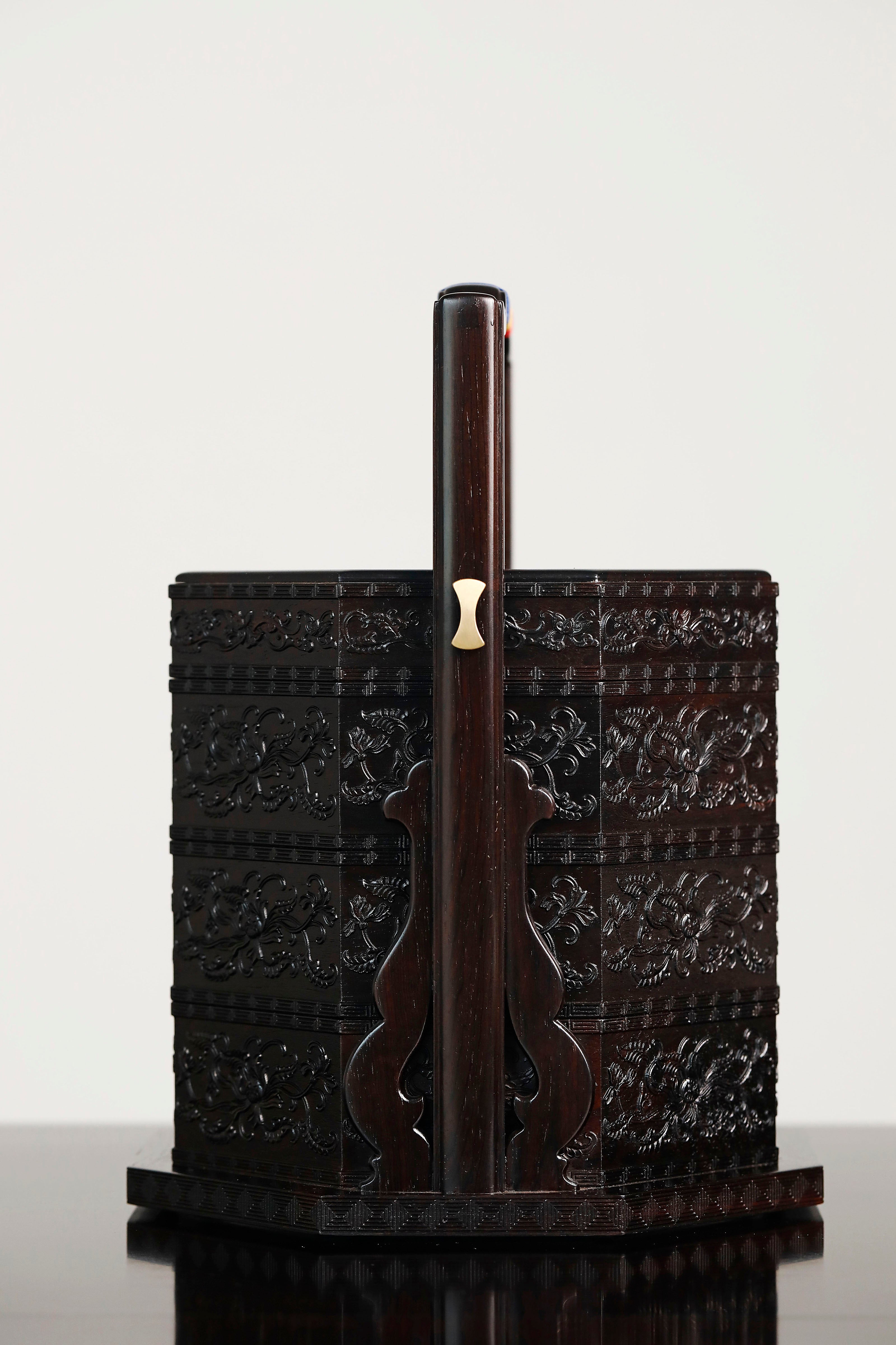 紫光檀嵌螺钿杂八宝八角提盒