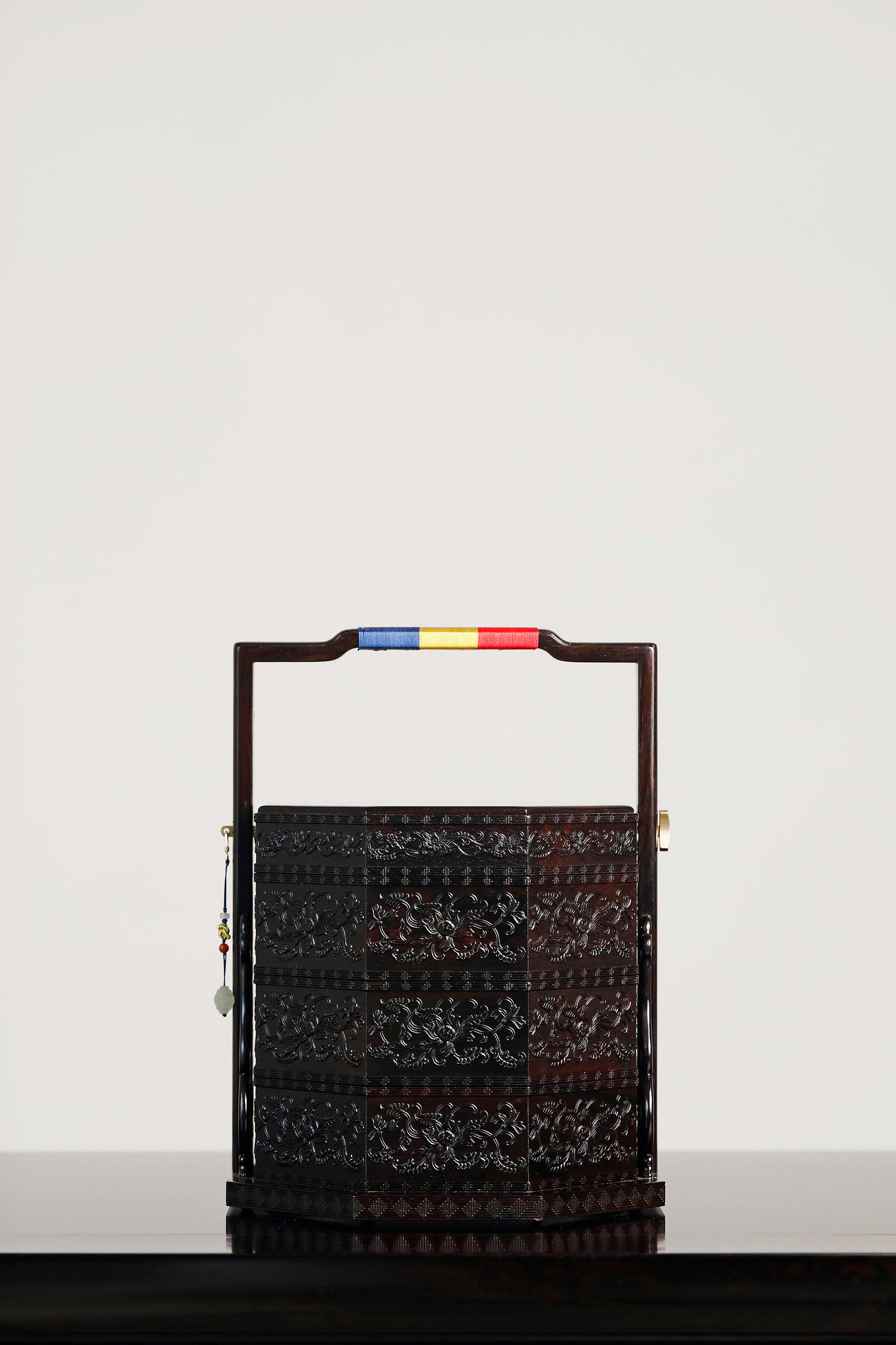 紫光檀嵌螺钿杂八宝八角提盒