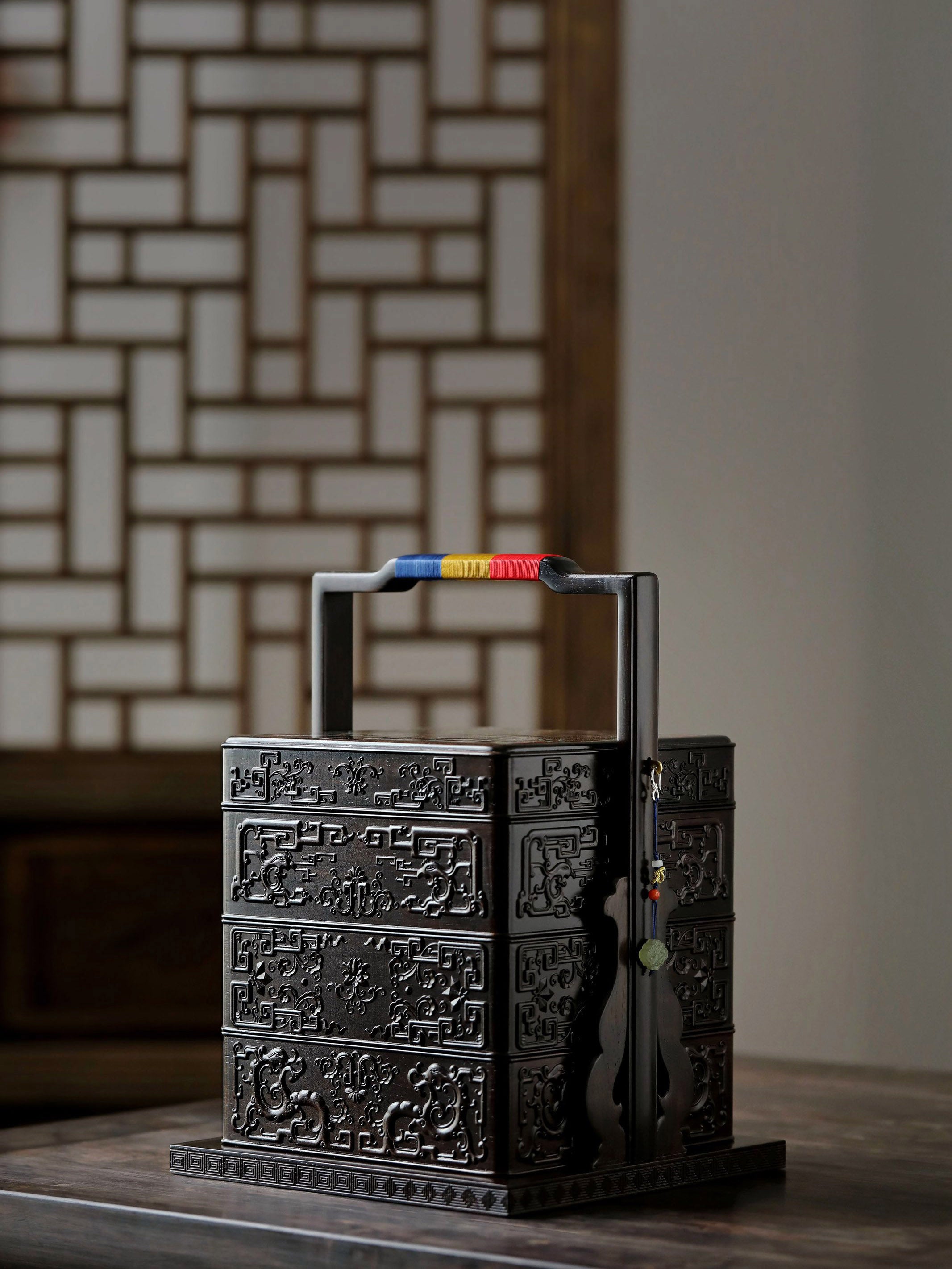 紫光檀嵌螺钿如意灵芝四方提盒