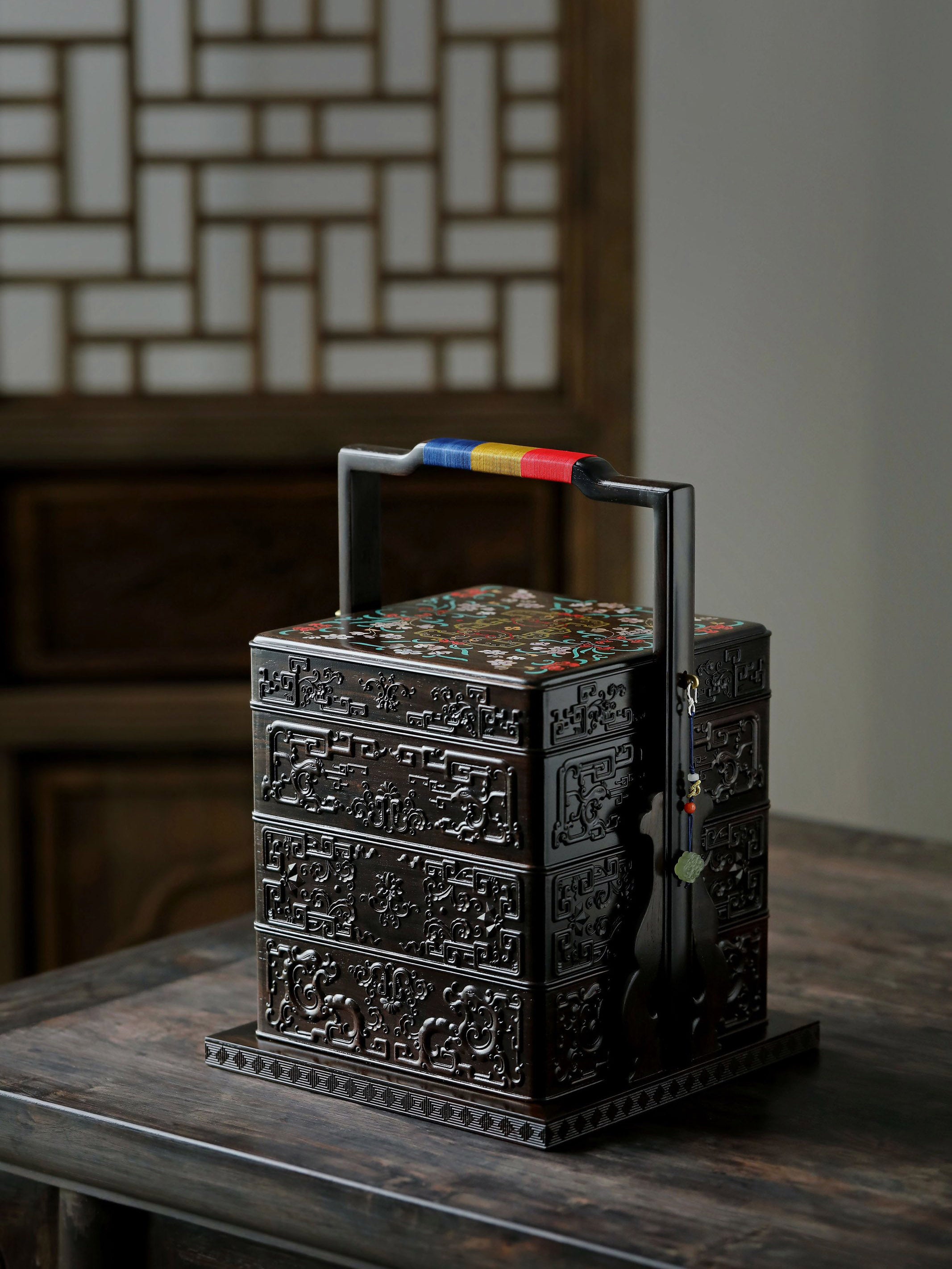 紫光檀嵌螺钿如意灵芝四方提盒