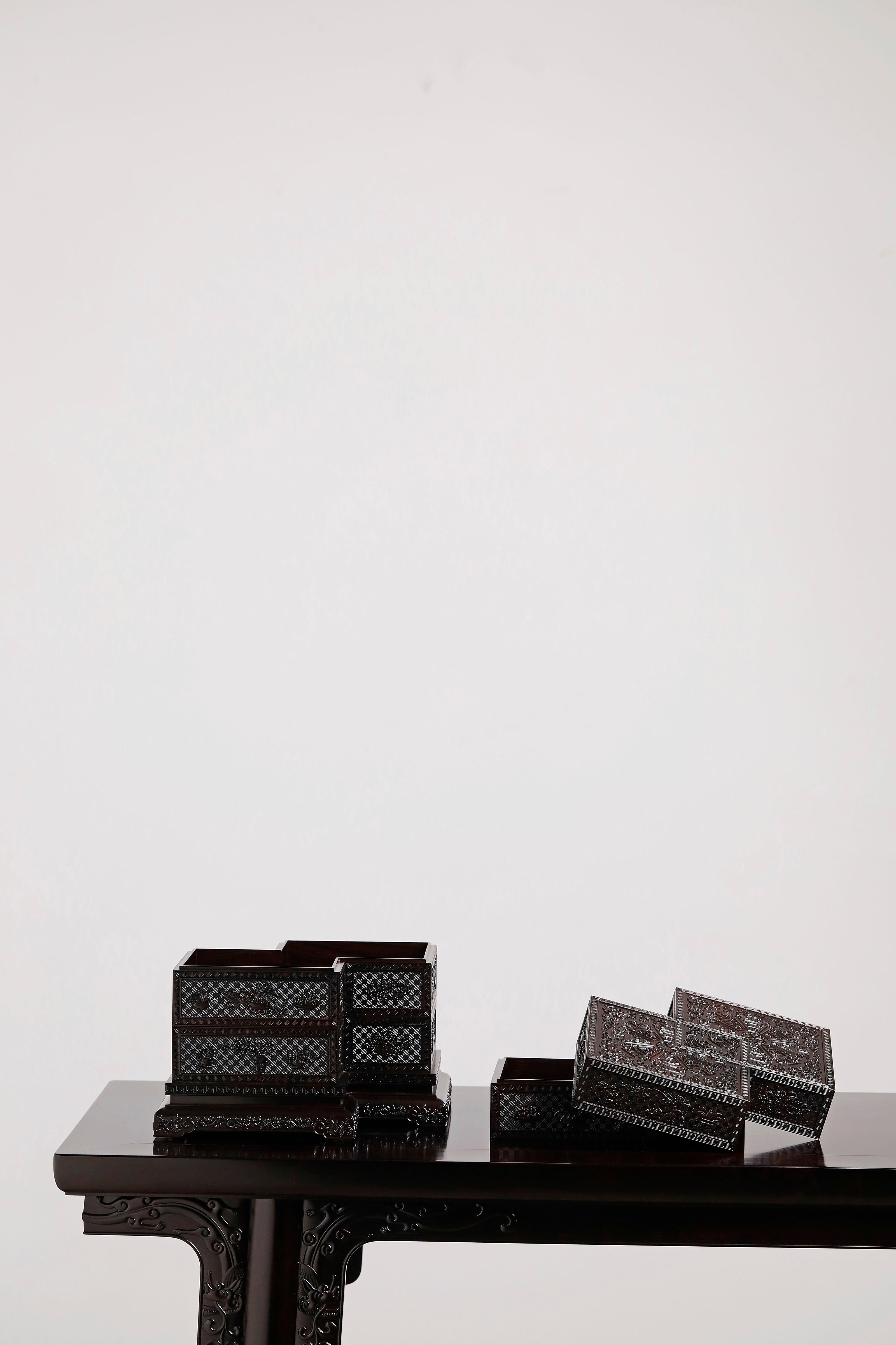 团花夔龙纹满雕方胜形四层盒