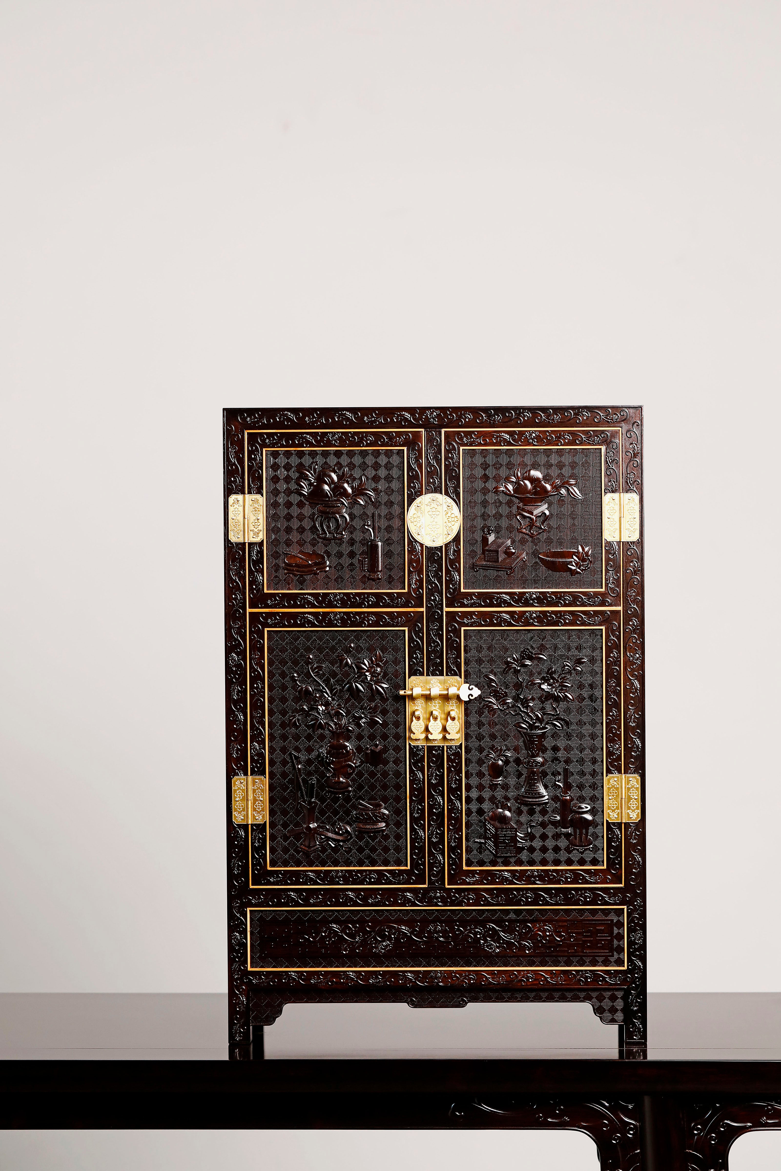 小叶紫檀/赞比亚紫檀满雕博古纹案上柜