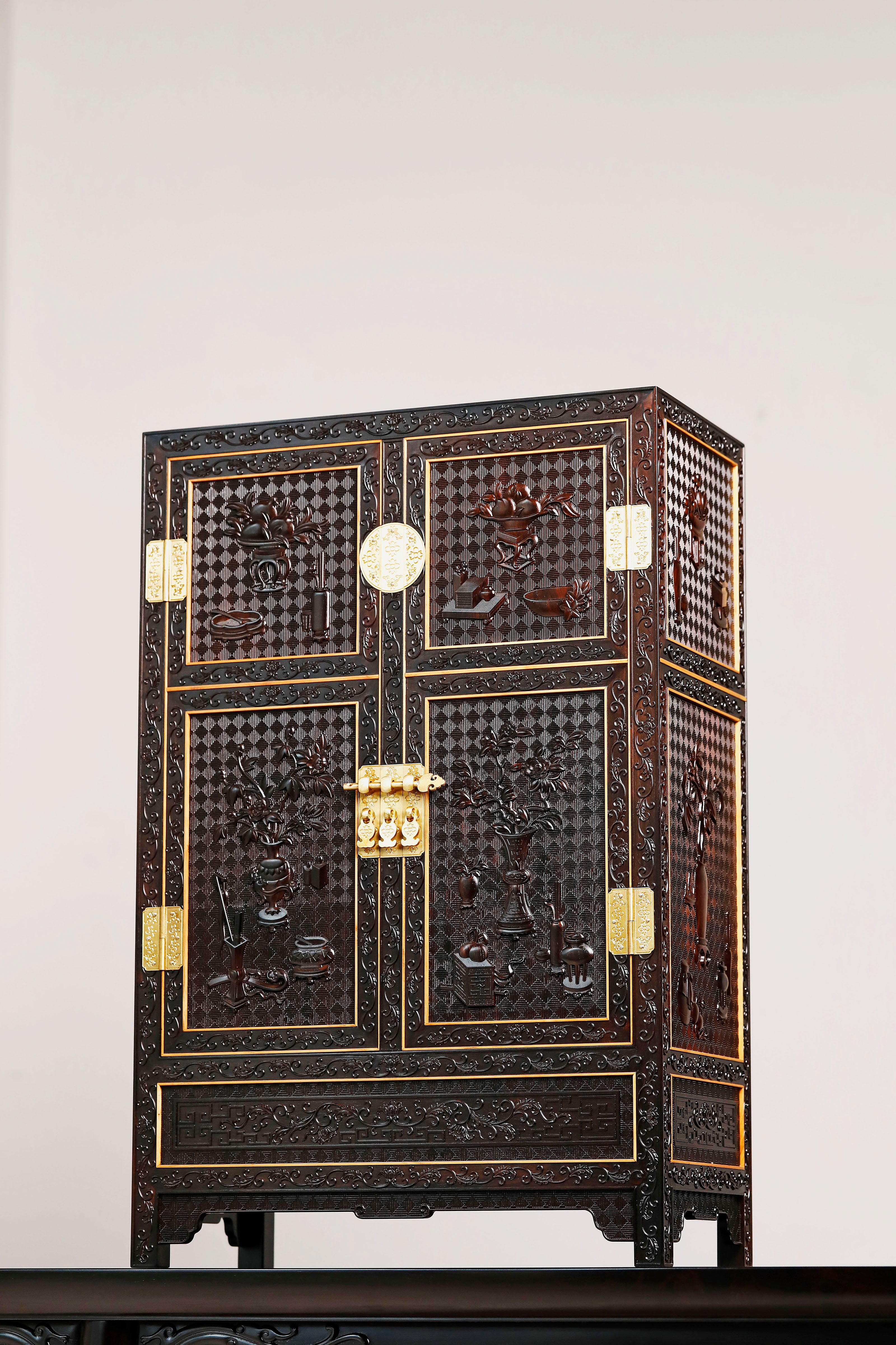 小叶紫檀/赞比亚紫檀满雕博古纹案上柜