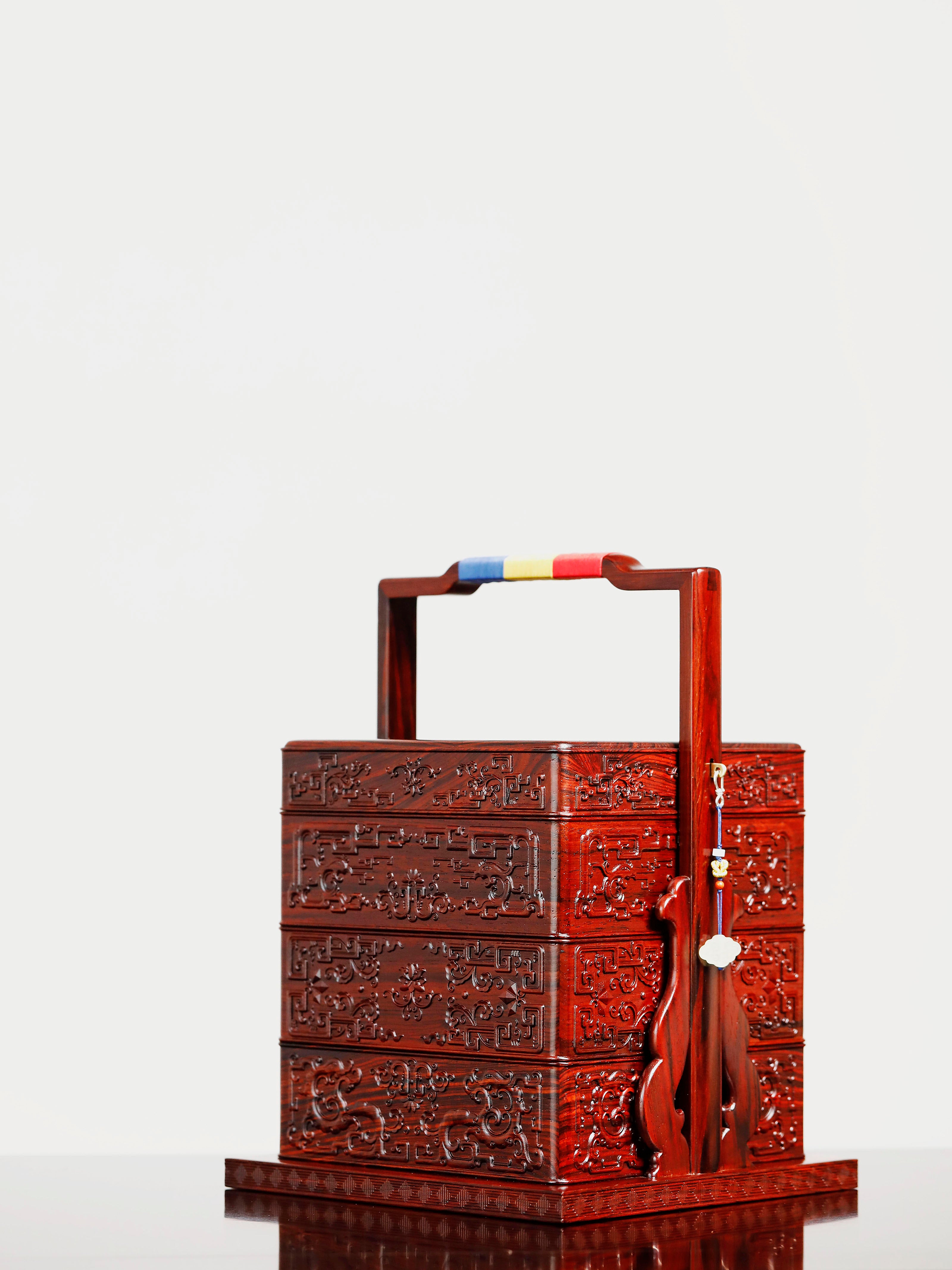 红酸枝雕夔龙凤鸟纹四方提盒