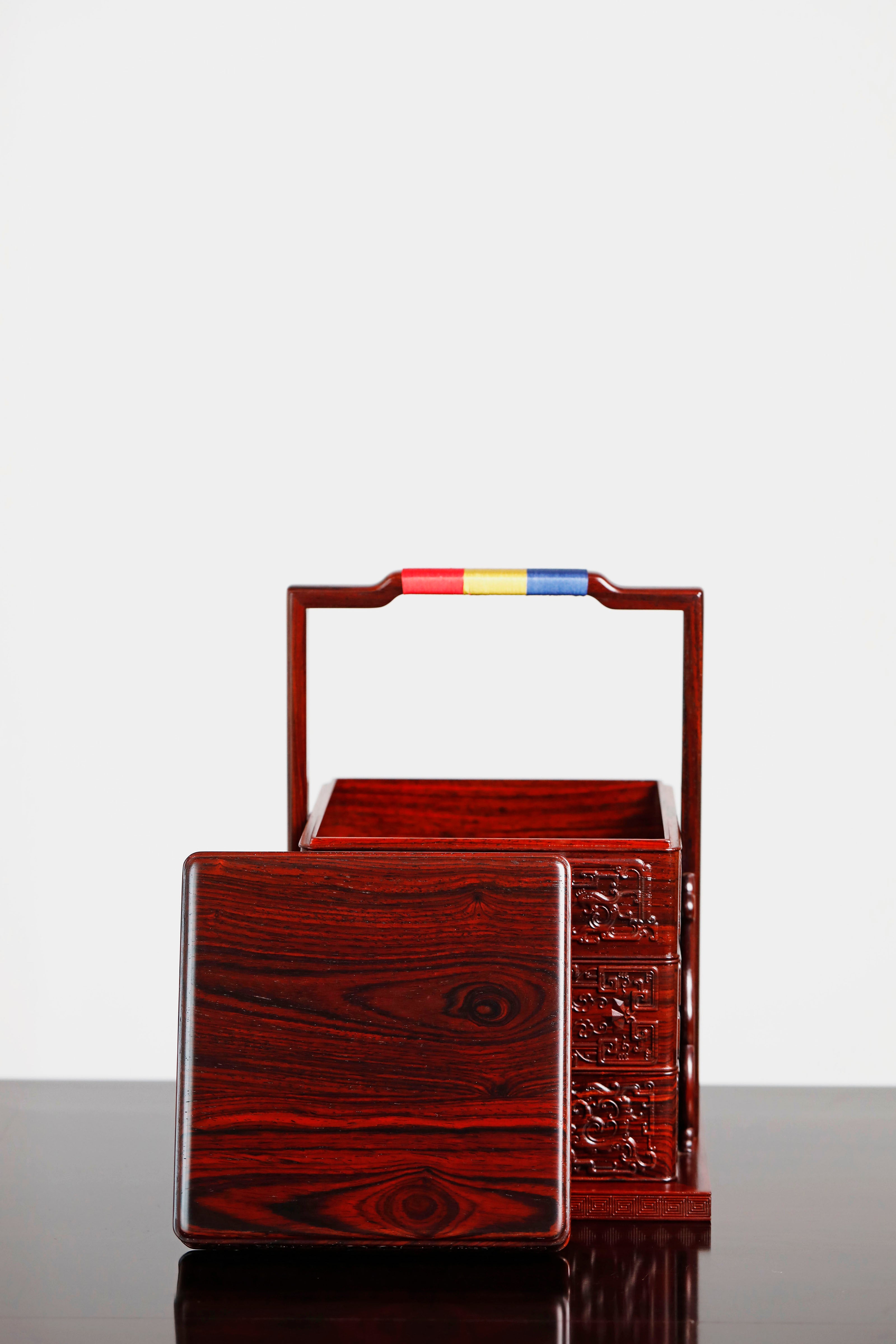 红酸枝雕夔龙凤鸟纹四方提盒