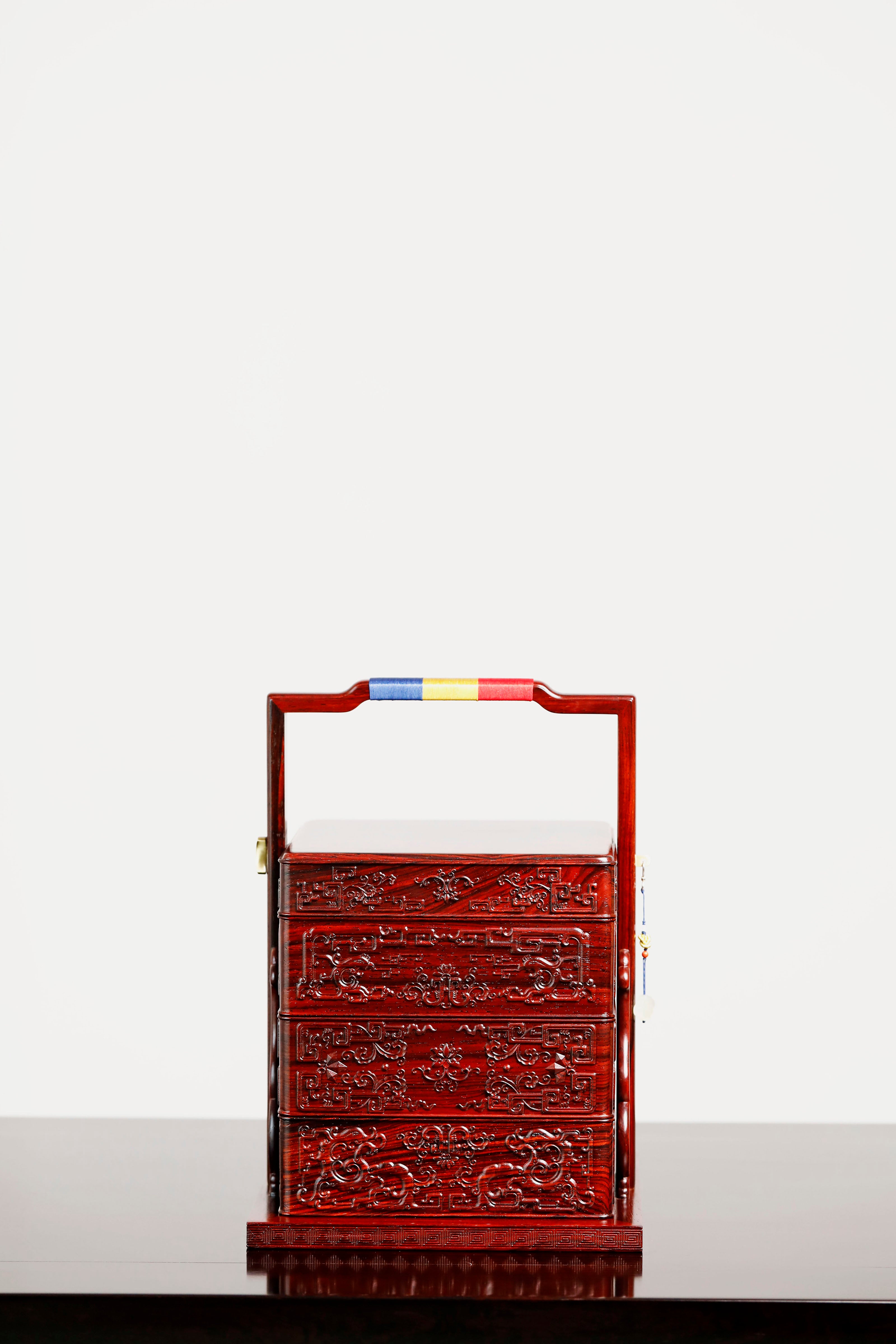 红酸枝雕夔龙凤鸟纹四方提盒