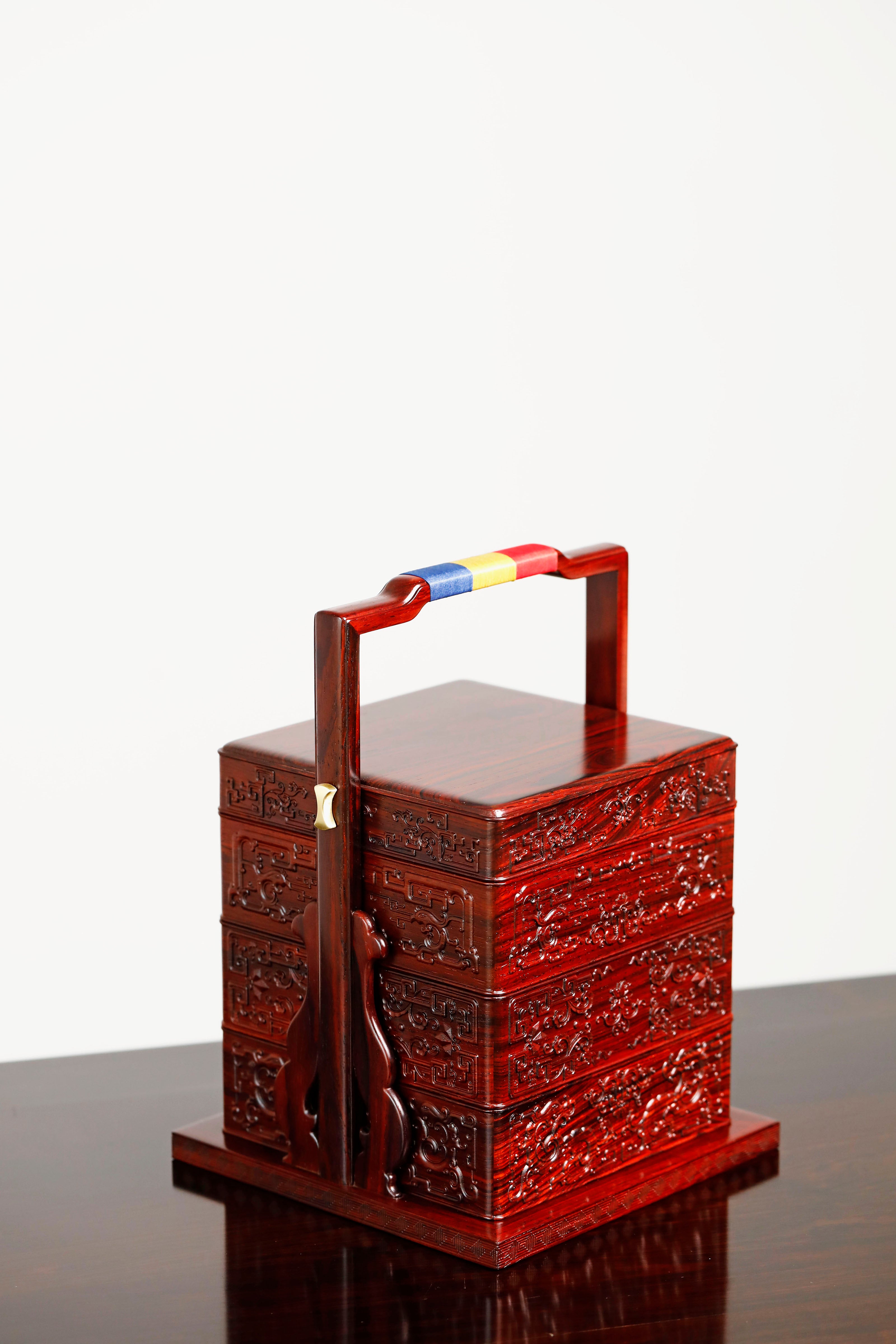 红酸枝雕夔龙凤鸟纹四方提盒