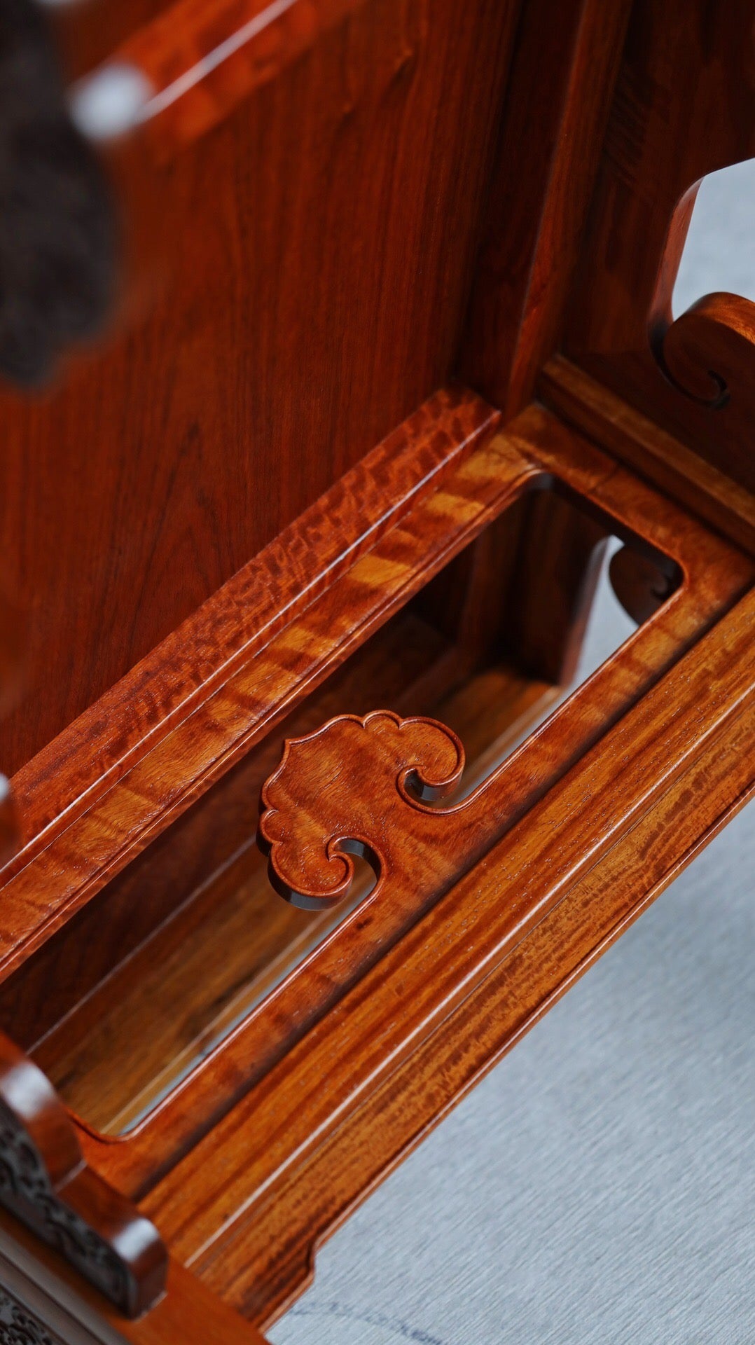 缅花雕花平头案