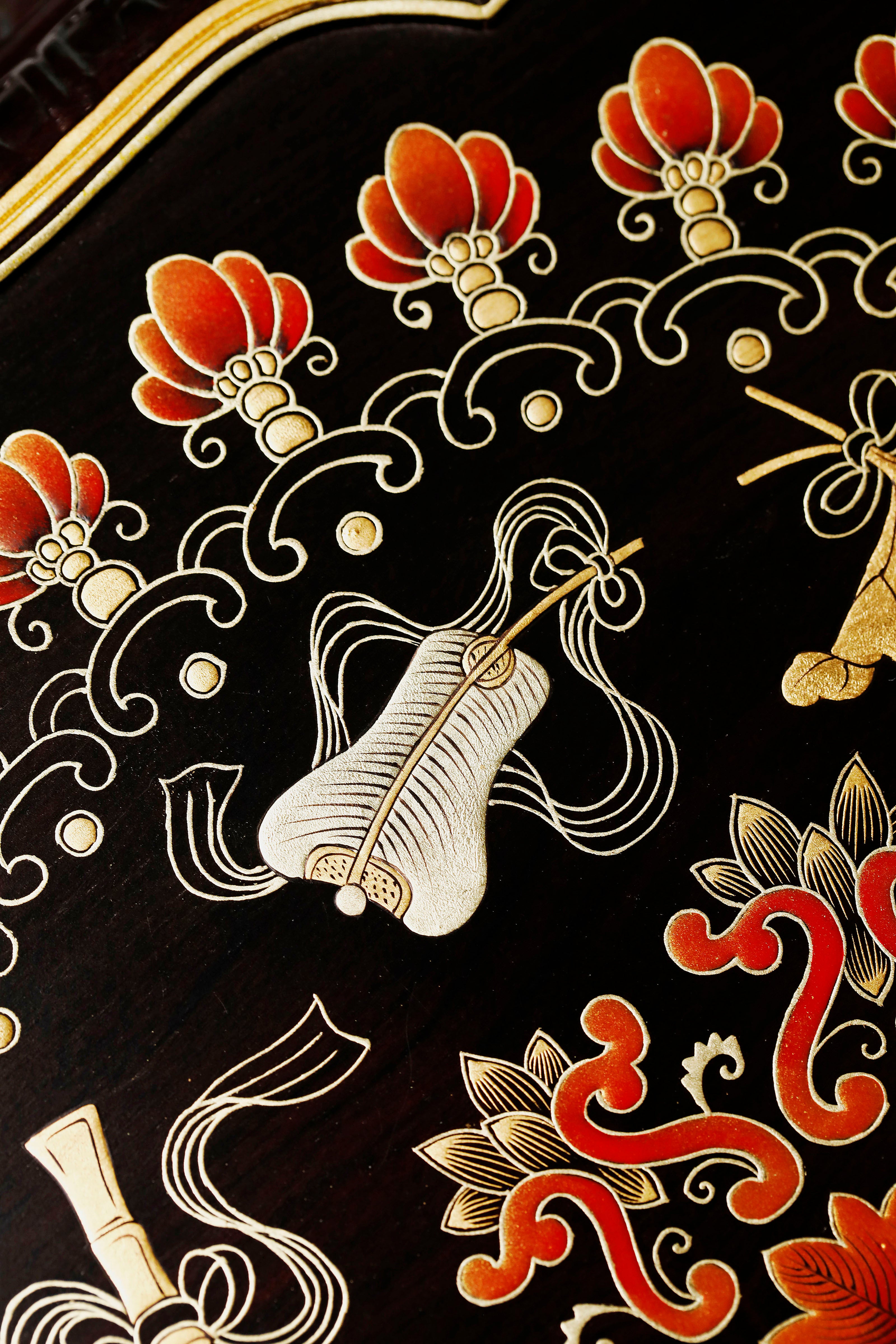 紫光檀描金暗八仙纹葵口十二角果盒