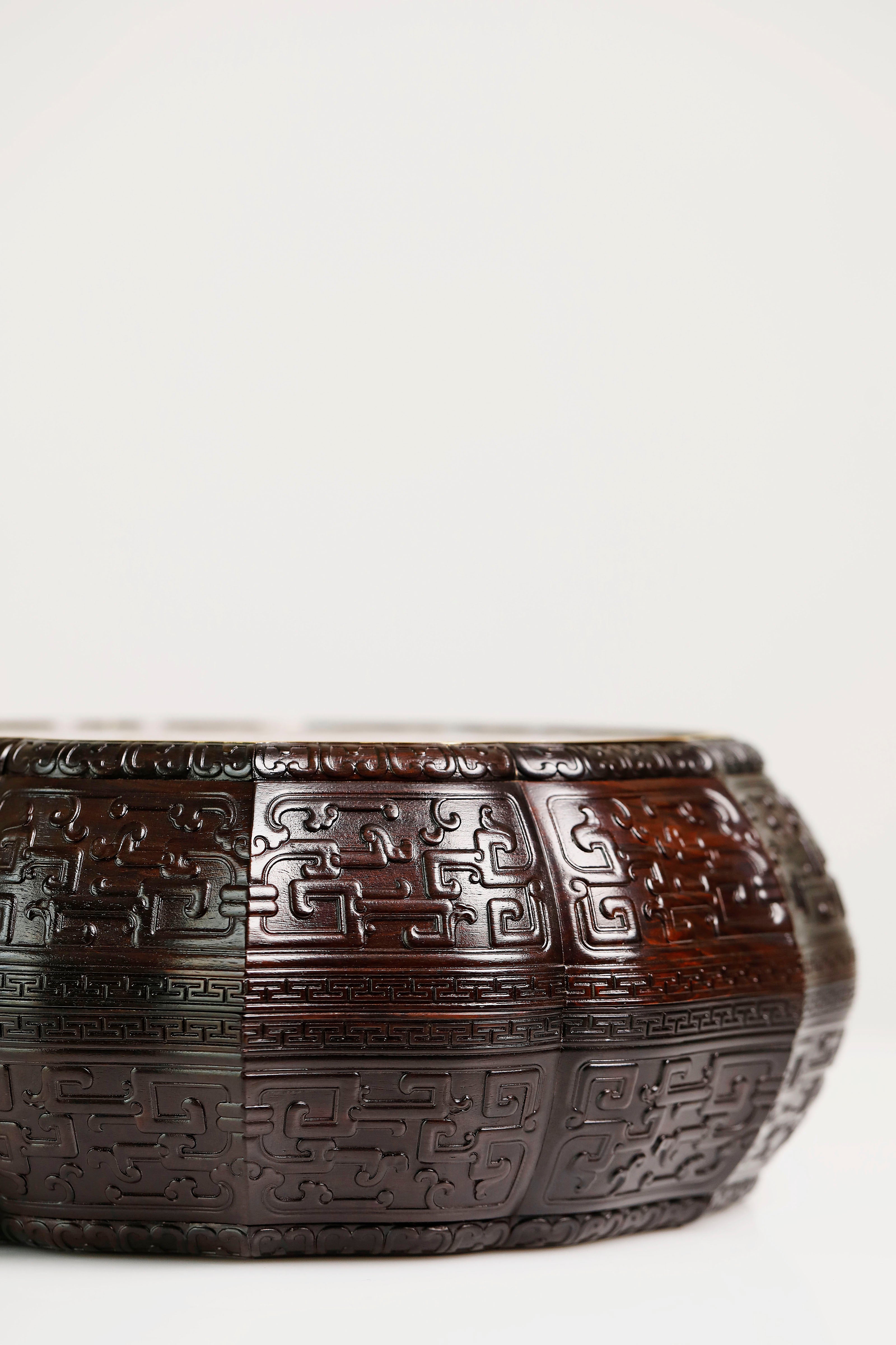 紫光檀描金暗八仙纹葵口十二角果盒