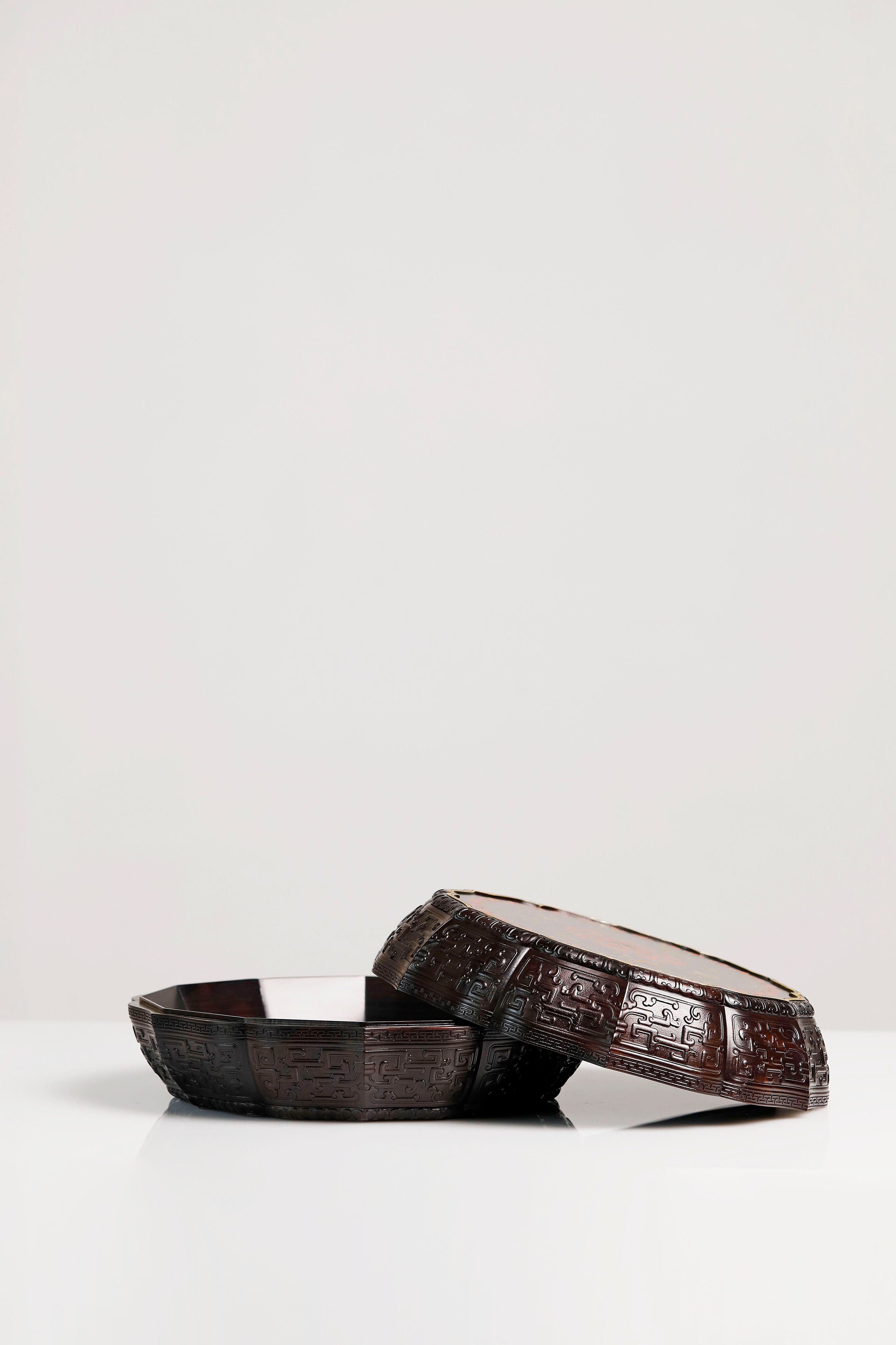 紫光檀描金暗八仙纹葵口十二角果盒